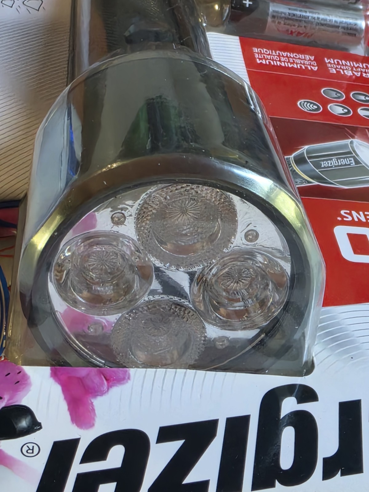 ENERGIZER 2000 LUMEN FLASHLIGHT STROBE TORCH HI 4 Hr/LOW 30 HR BATTERIES INC