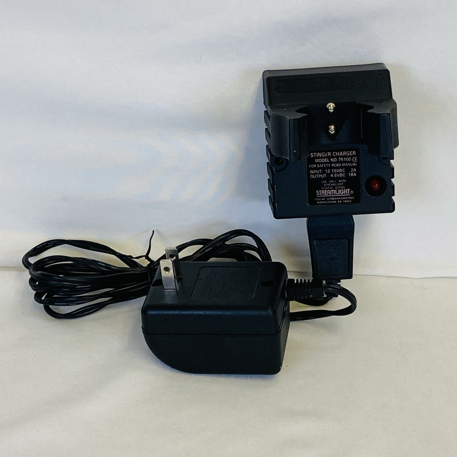 STREAMLIGHT Stinger Flashlight and 75100Charger/Wall Bracket – Tested and Works
