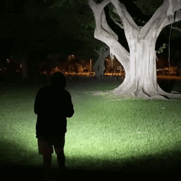 USB Rechargeable LED Tactical Flashligh Bright 2000 Lumens with Twist Zoom