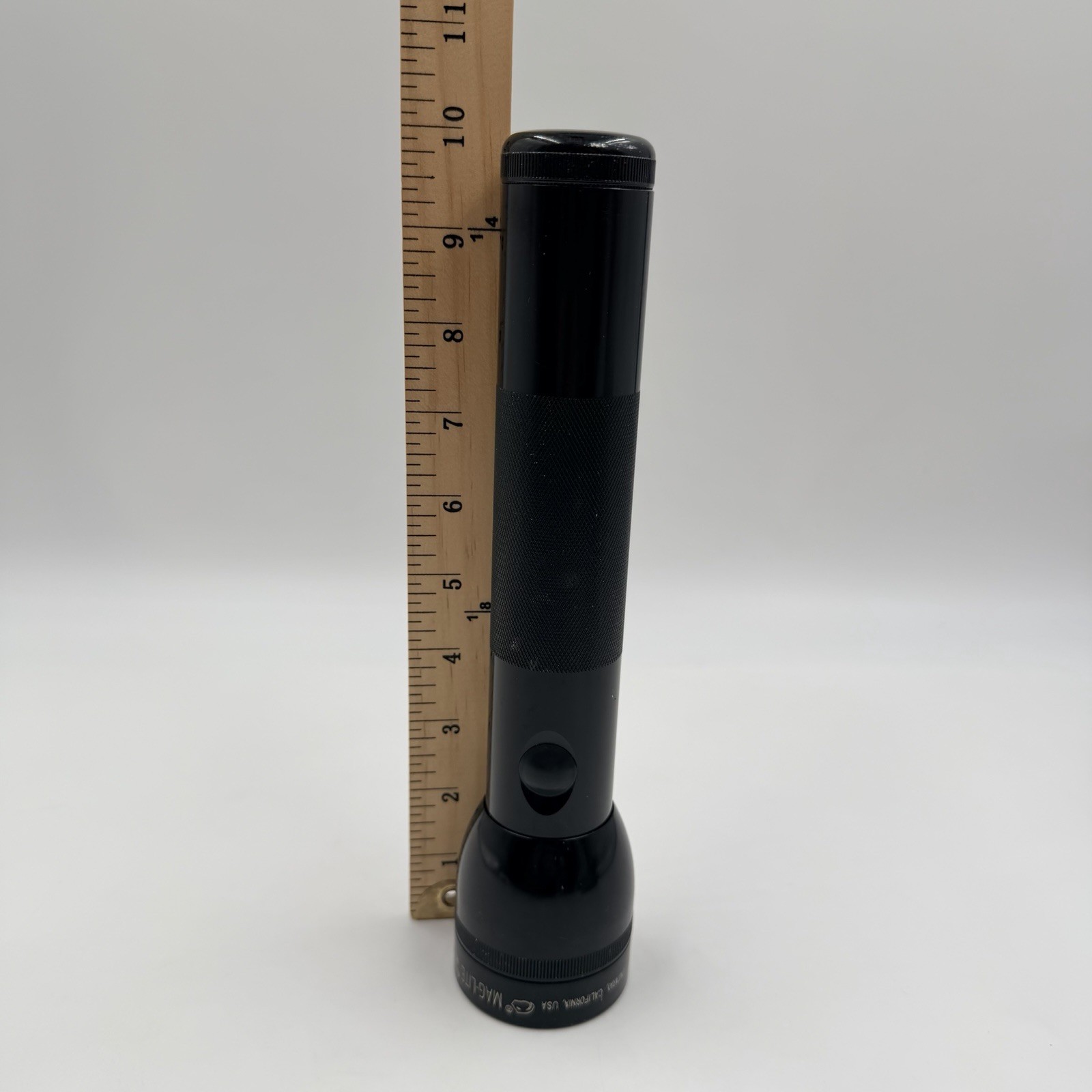 Vintage MAG-LITE 10” Mag Instrument 2 D Cell Black Flashlight Made In Usa Works