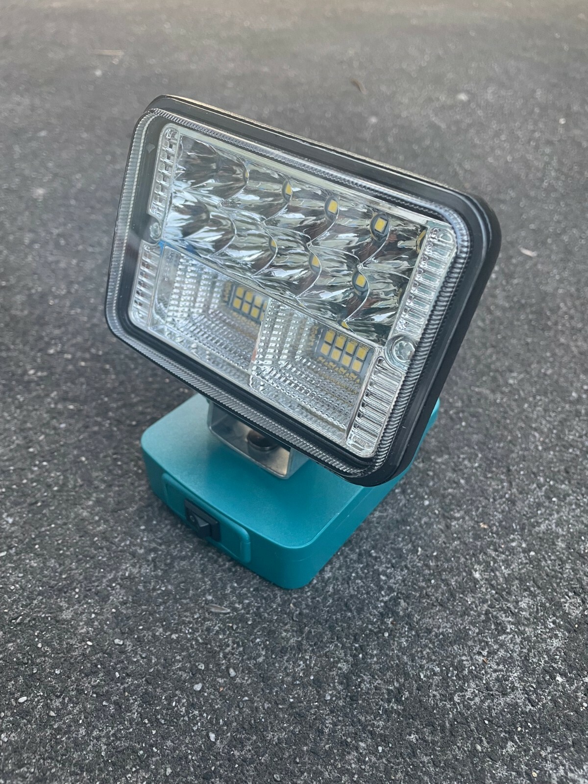 Makita Flood Light Focus Spot Light LED Work Light Torch/Camping Light 18V
