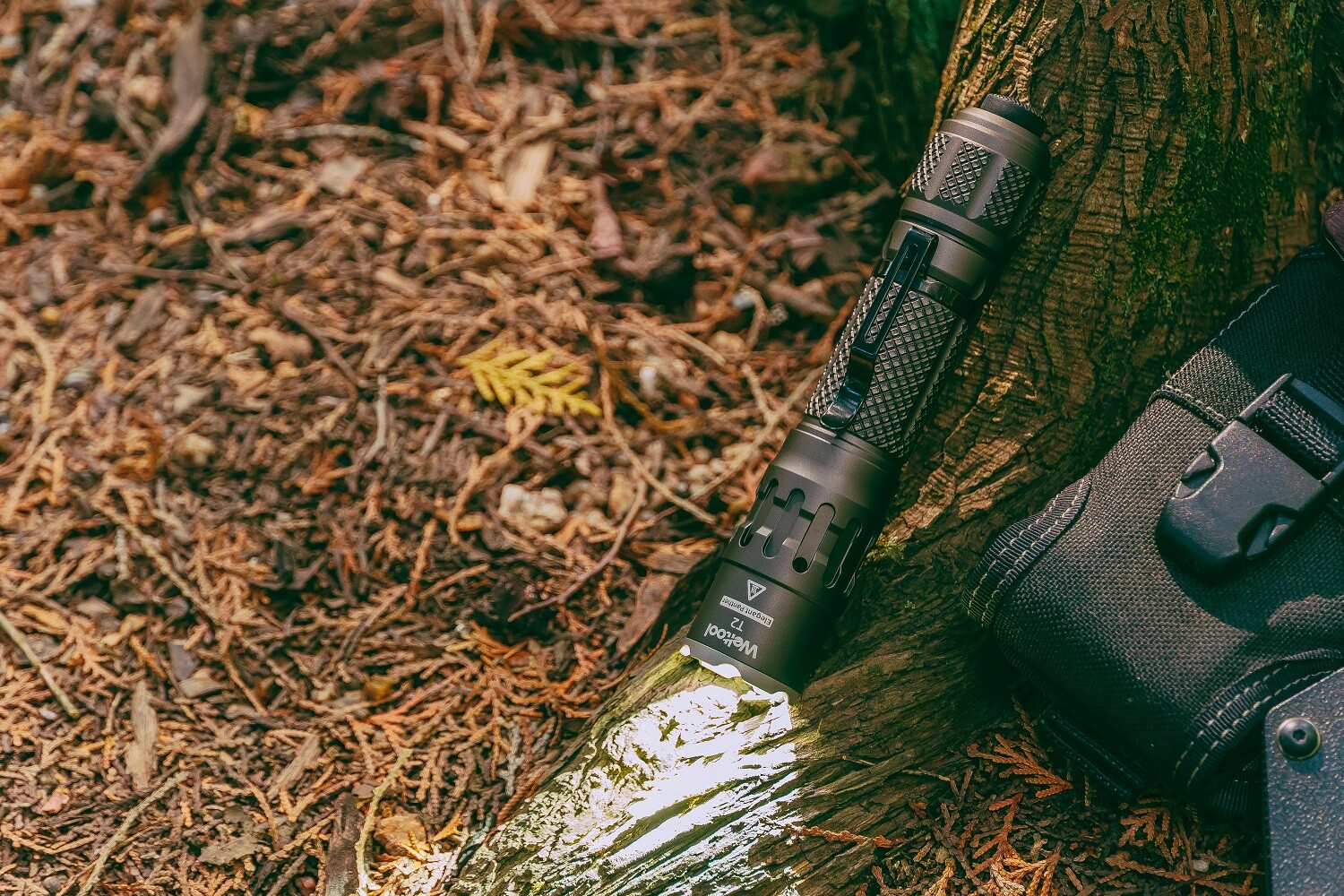 Weltool T2 1730 lumens 412 Meters Beam Distance Flashlight 18650 Battery