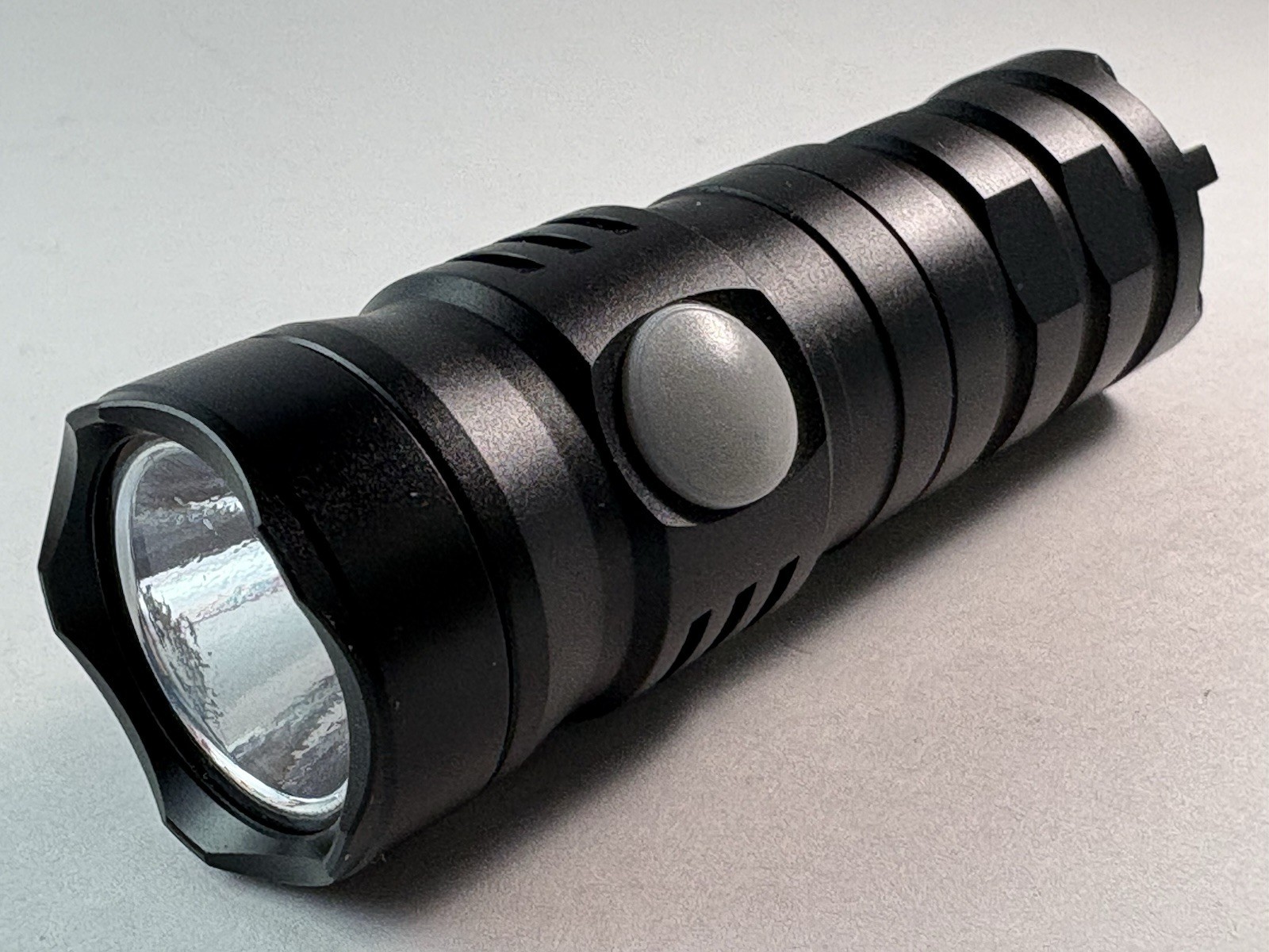 OrcaTorch ES10 LED Flashlight 360 Lumen CR123A EDC Torch w/ Box & Accessories