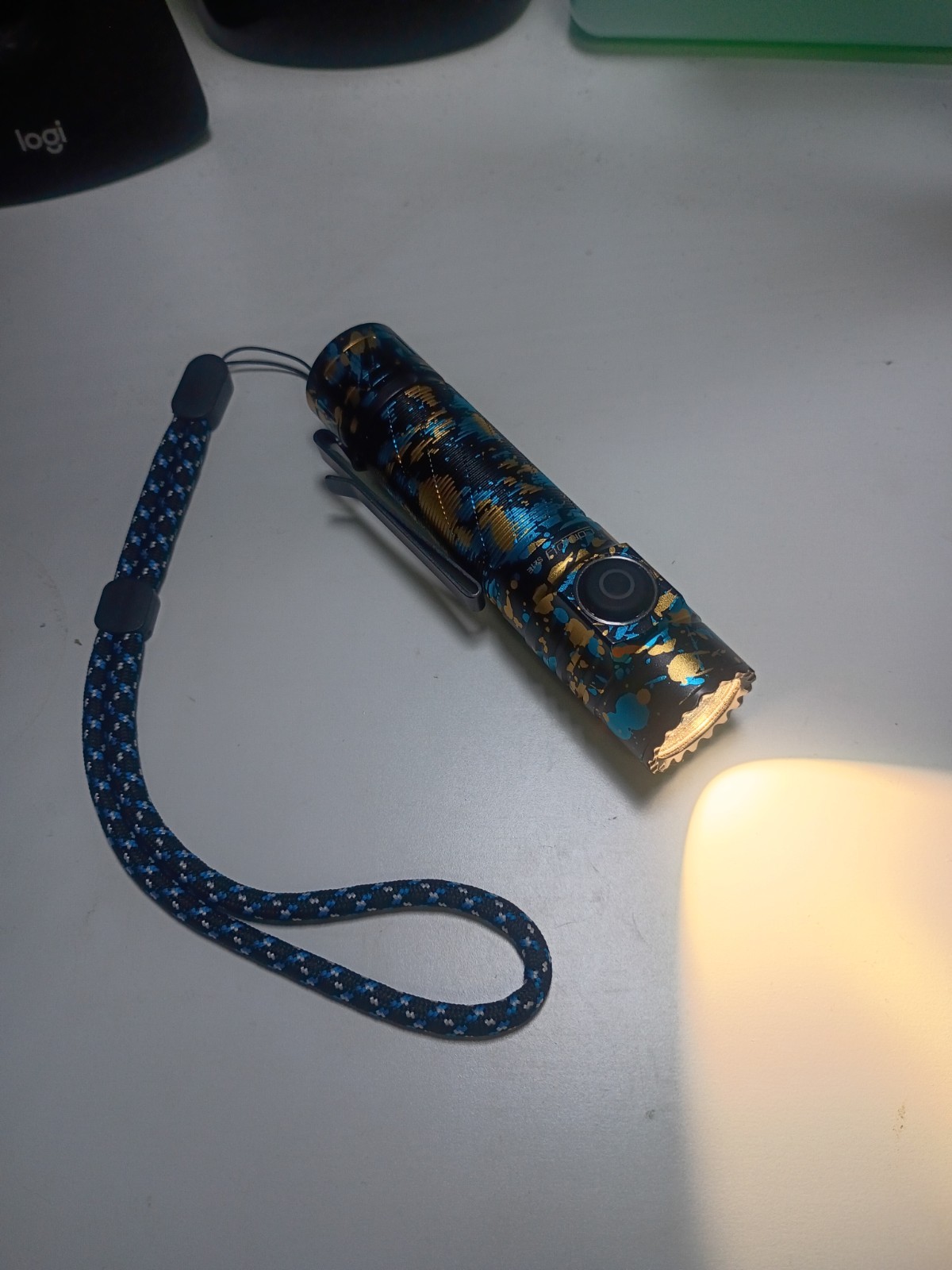 Convoy S21E B35AM 4500K High CRI Flashlight – Black Blue Gold Camo – USB-C