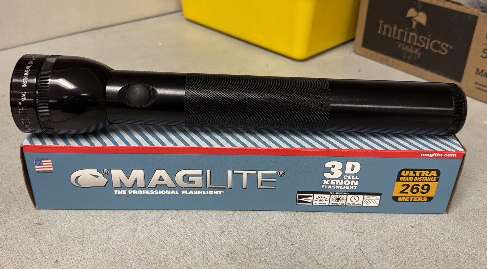 MagLite S3D015 Maglite Heavy-Duty Incandescent 3-Cell D Flashlight Black
