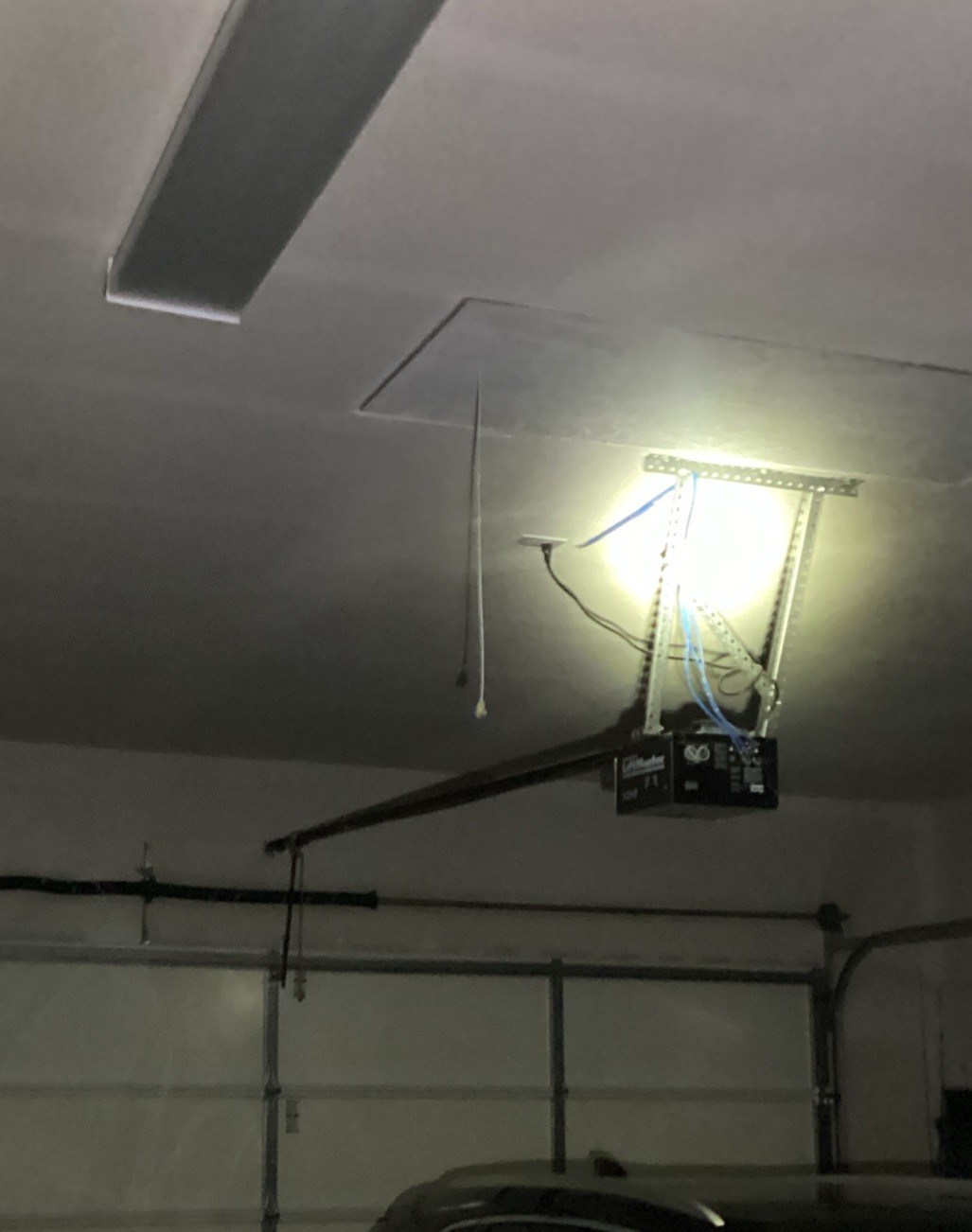 Peak 660 Lumens 10 Watt Led Spotlight With AA Batteries