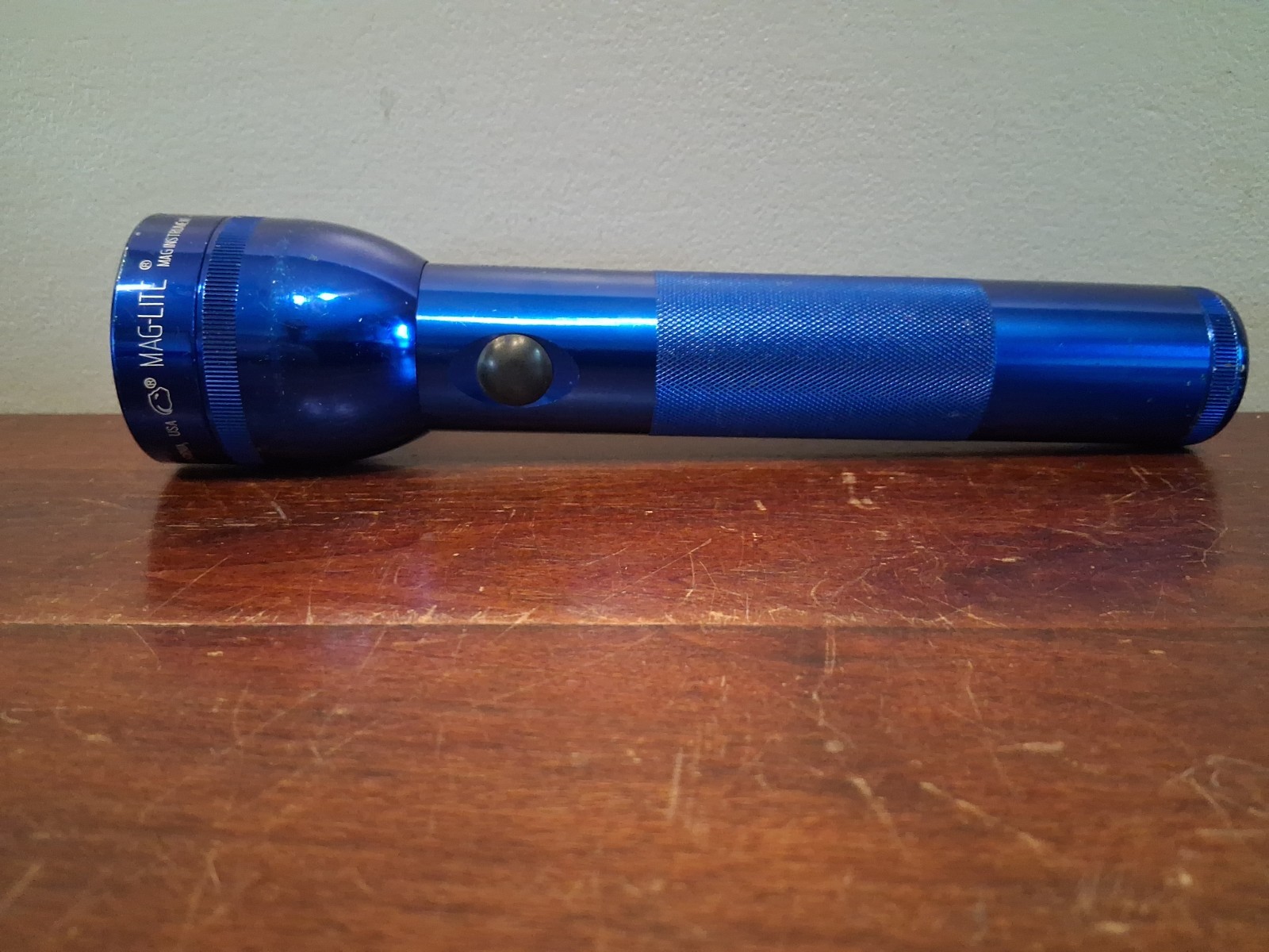 10″ MAG-LITE 2D Flashlight WORKING – Color Blue (10 Inch) MADE IN USA Used Cond.