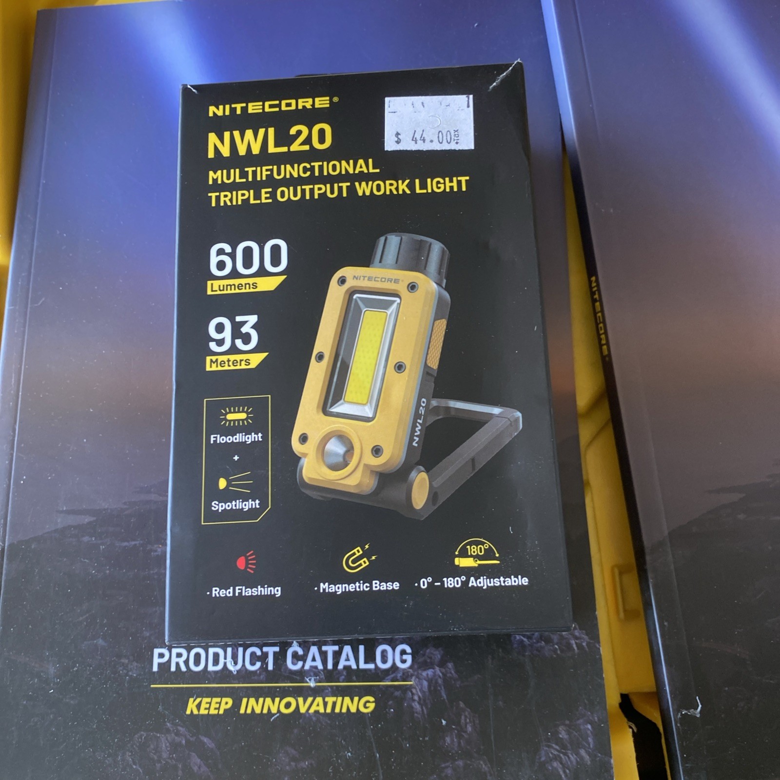 Nitecore NWL20 600 lumens 93 Meter USB Rechargeable Work Light clip magnet