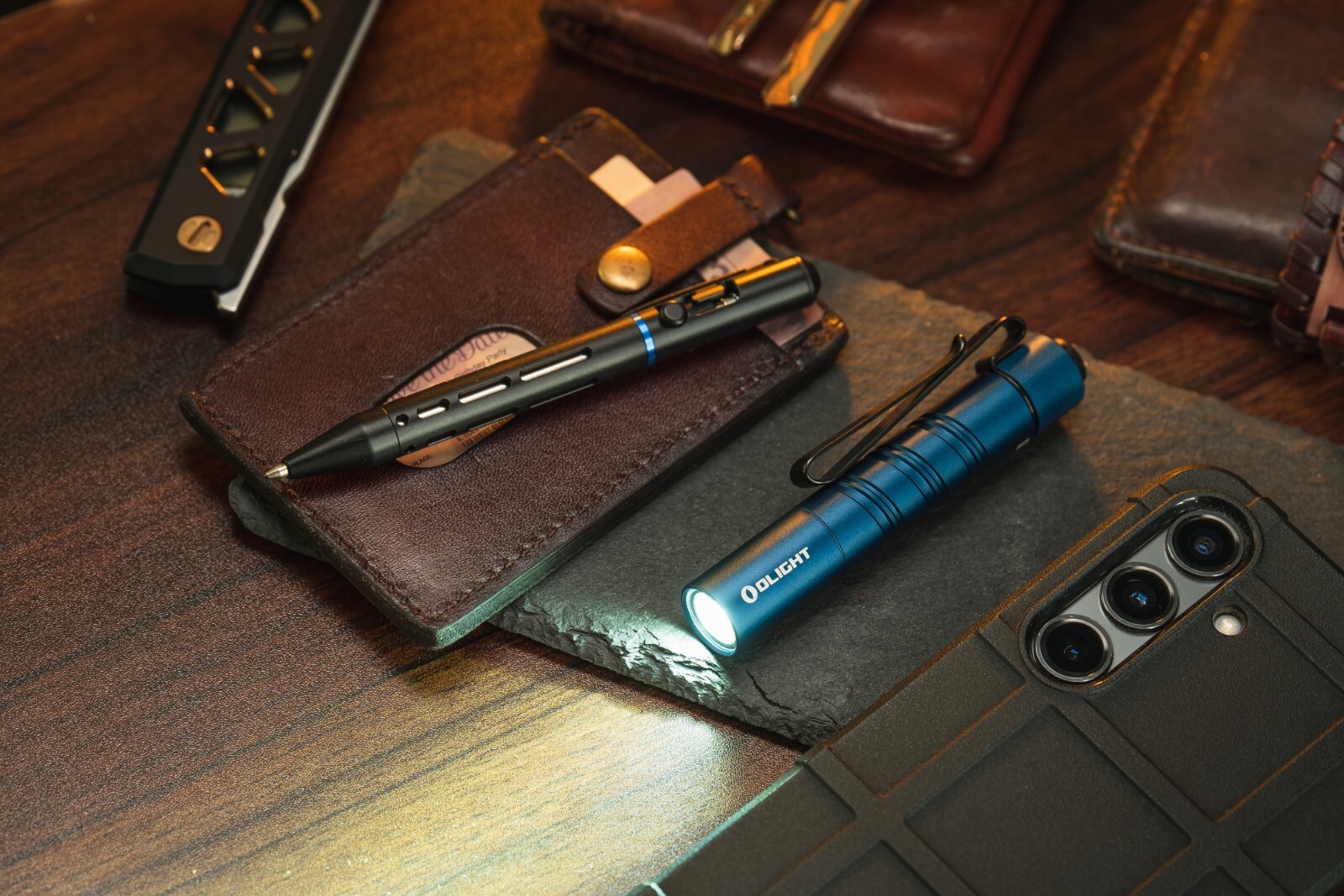Olight I3T 2 EOS Midnight Blue Dual-Output EDC Flashlight, 200/300 Lumens