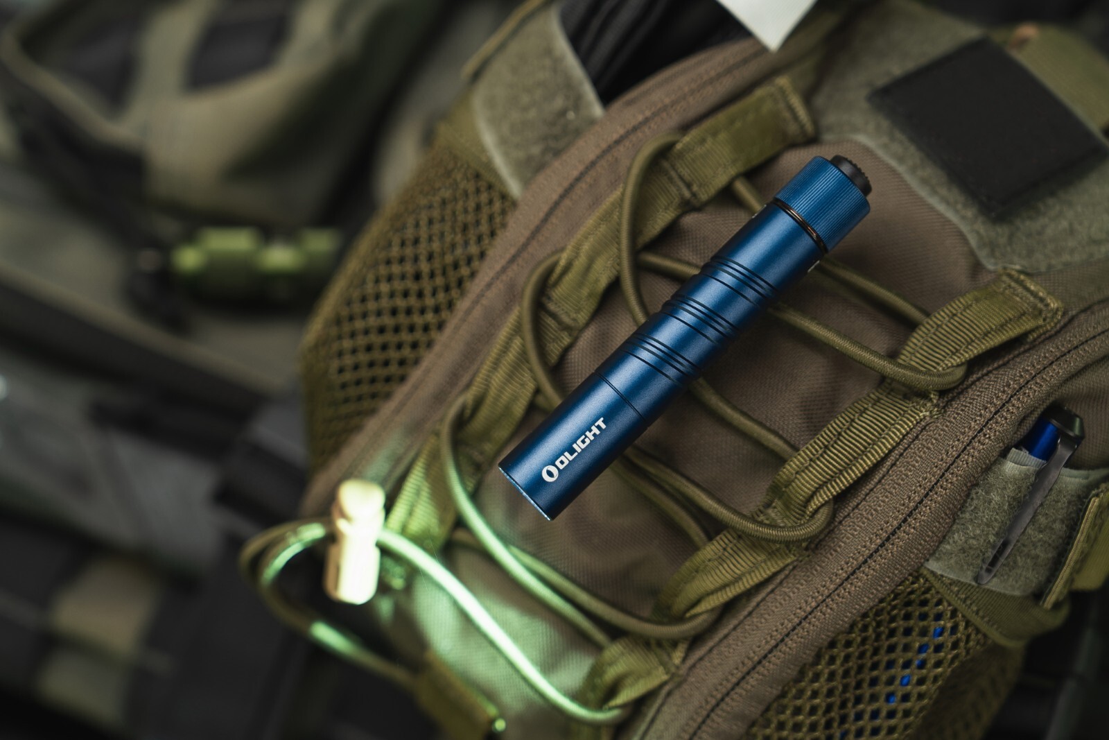 Olight I3T 2 EOS Midnight Blue Dual-Output EDC Flashlight, 200/300 Lumens