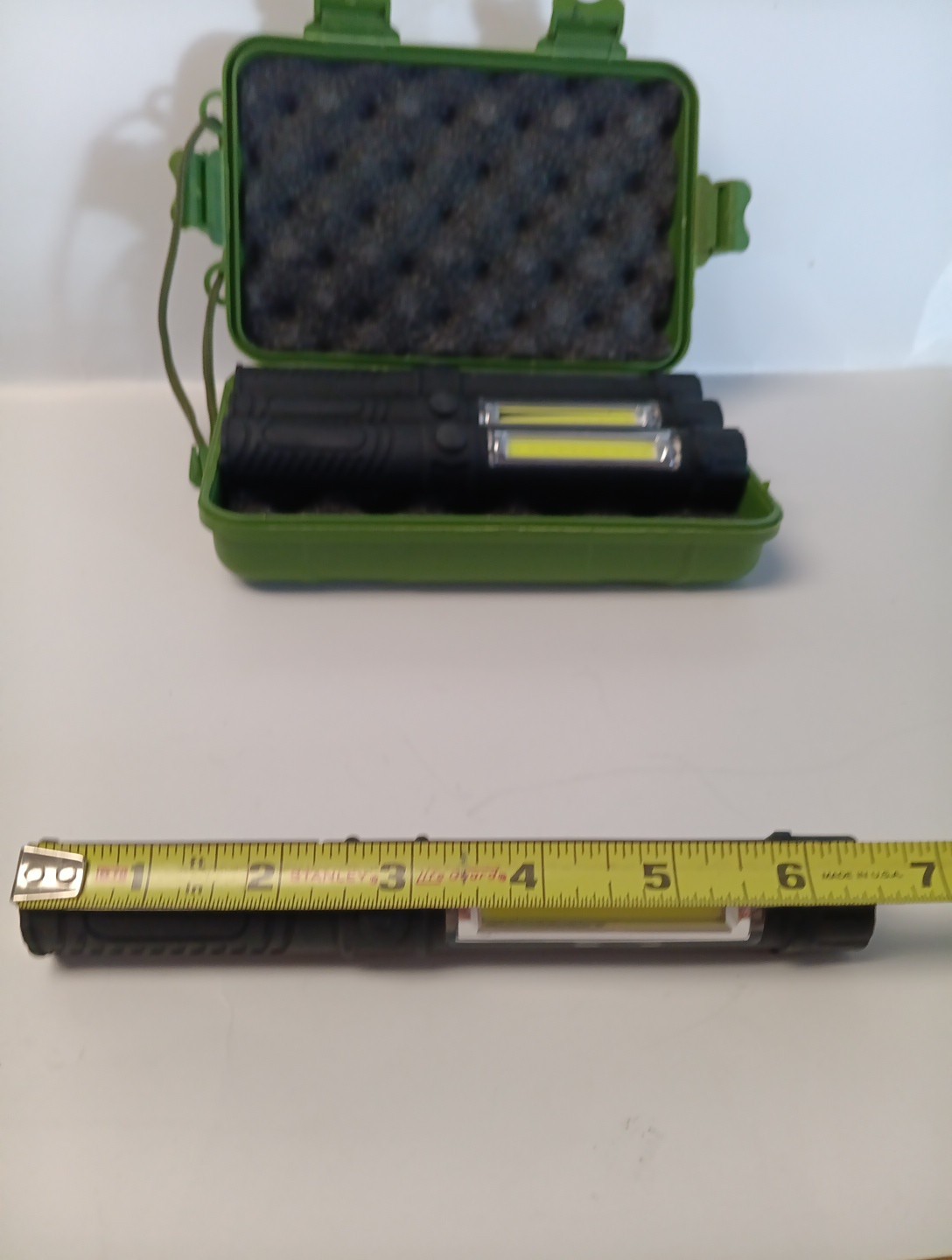 Brillante Torcia LED Flashlight With Case Sporting Goods Lights Hiking Camping
