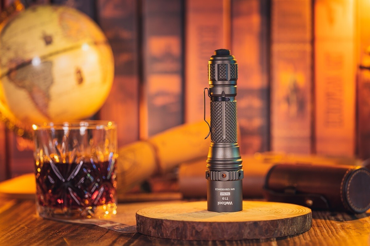 Weltool T19 2050 lumens 90CRI 5000K “The Rash” Tactical Flashlight 18650 Battery