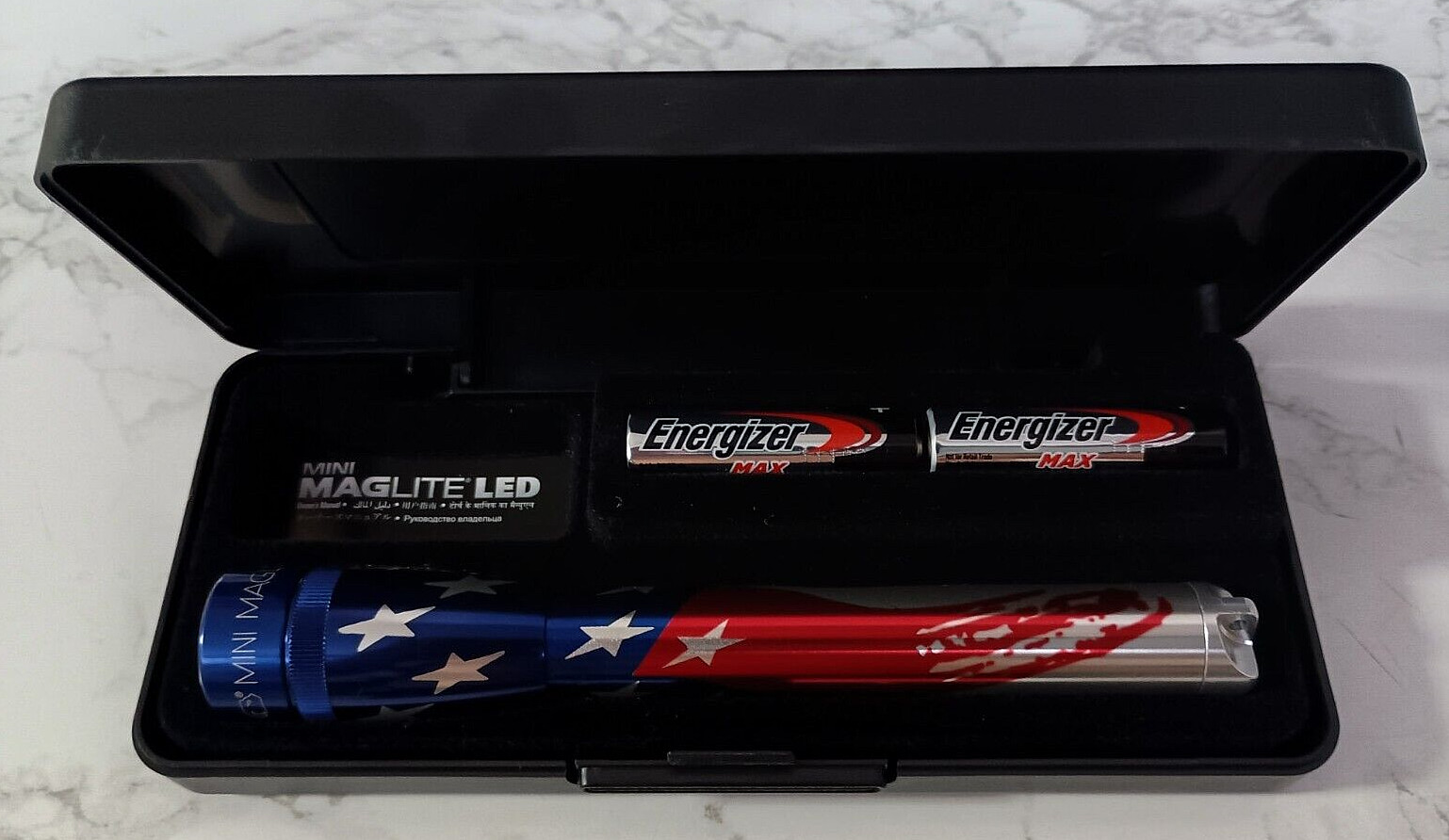 Mini Maglite LED Flashlight Flag-Lite Limited Edition and Gift Box 2AA Batteries