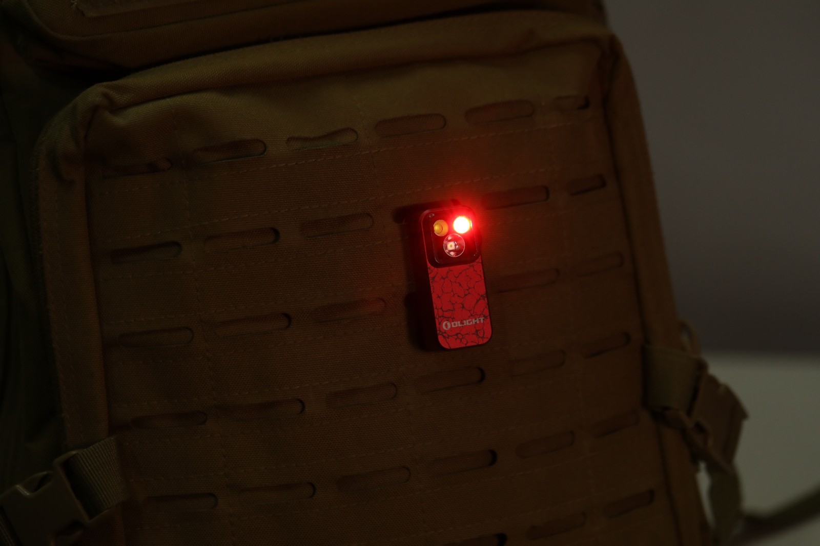 Olight Oclip Pro Molten Lava Clip On light, Flood/Spot/Red Light, 500 Lumens