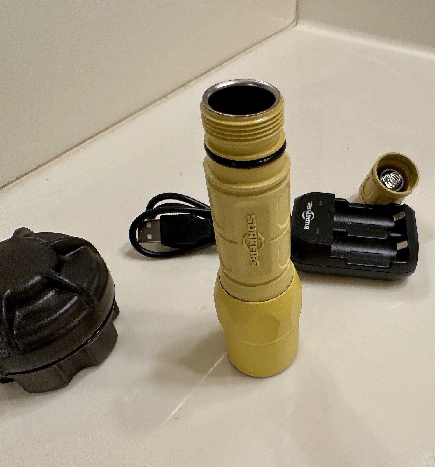 SureFire G2X-D (Yellow ) 600/15 Lumens – 2 Bay Charger – 6 New Batteries – Case