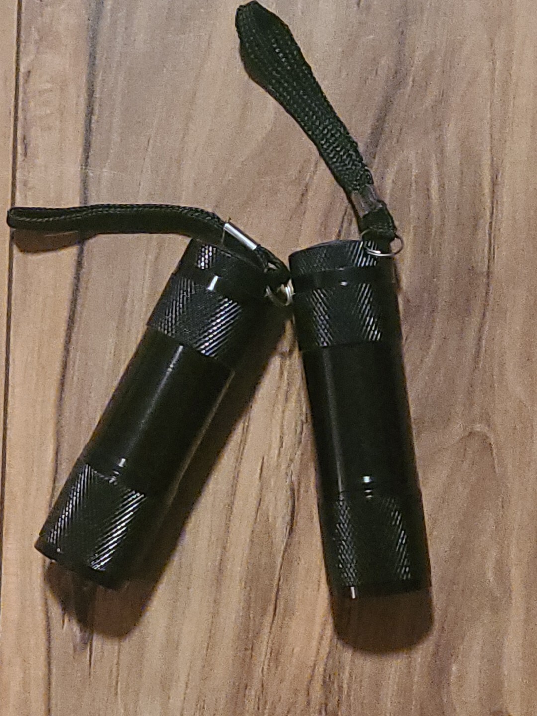 BRAND NEW X2 6 BULB LED FLASHLIGHTS (batteries included) Great Gift