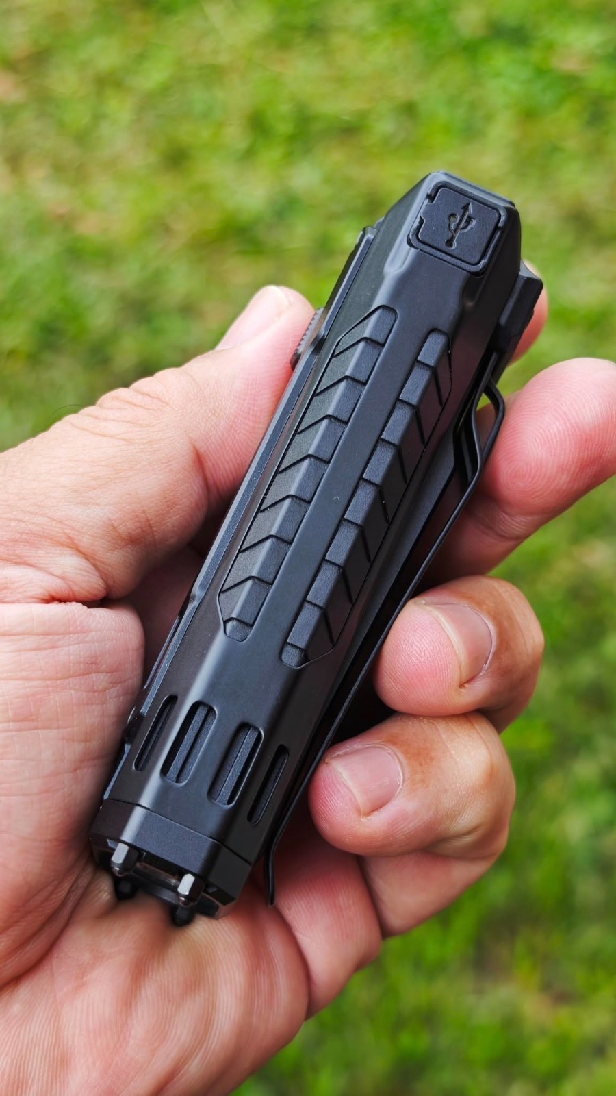 Nitecore EDC 37 Slim Flashlight Rechargeable Resistant Anti-Slip 8000 Lumens