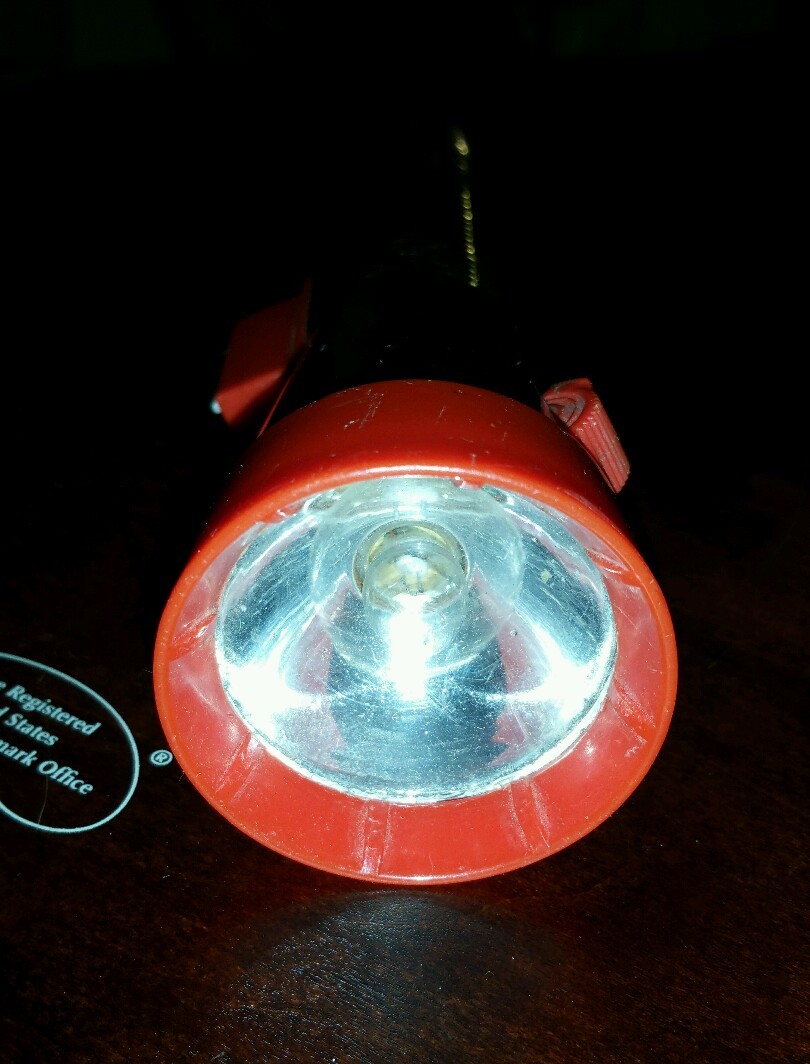 Vintage Rayovac Magnet Light Flashlight – Rare Flip Switch – Glass Lens – 2 C