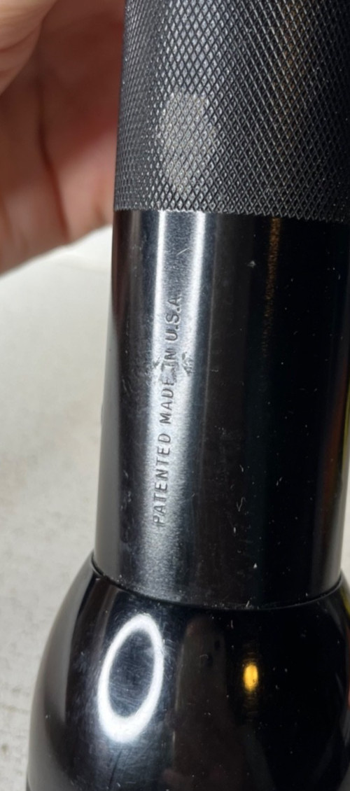 Vintage MAG-LITE Flashlight USA Black 10″ Extra Bulb Included GREAT