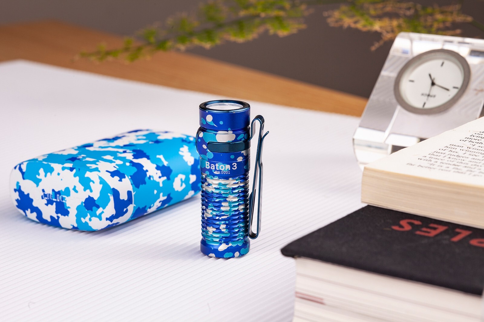 Olight Baton 3 Ocean Camouflage Premium, Portable Wireless Charger, 1200L, 166M