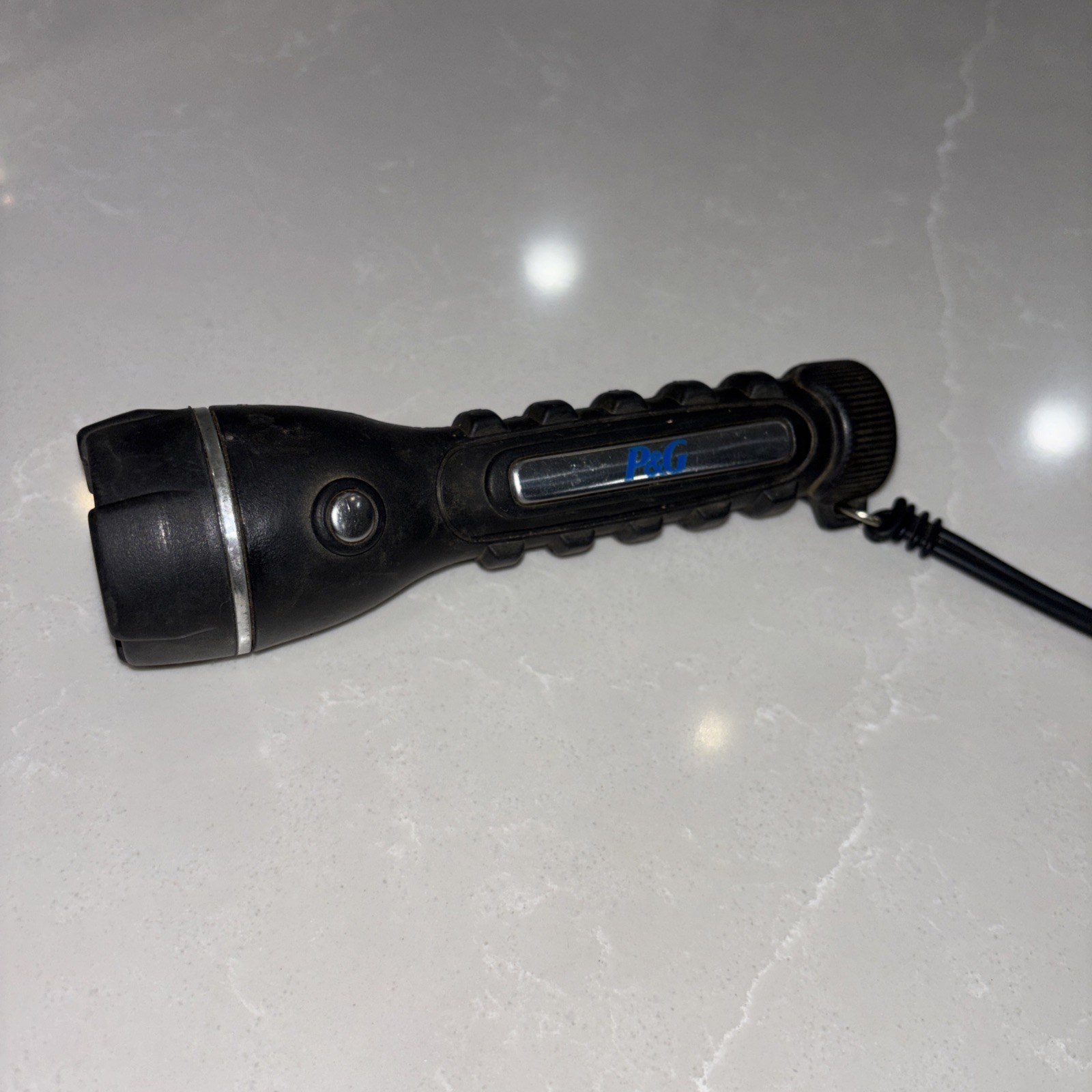 Compact Rugged Rubberized Flashlight / P & G Advertisement. 6 Inch. Works. f1