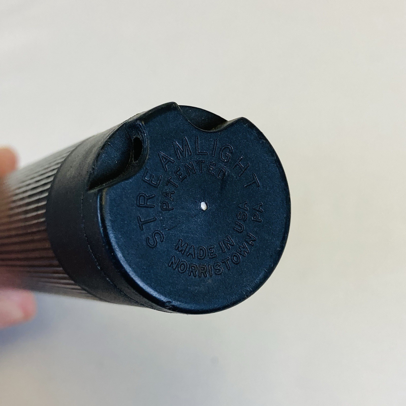 STREAMLIGHT Stinger Flashlight and 75100Charger/Wall Bracket – Tested and Works