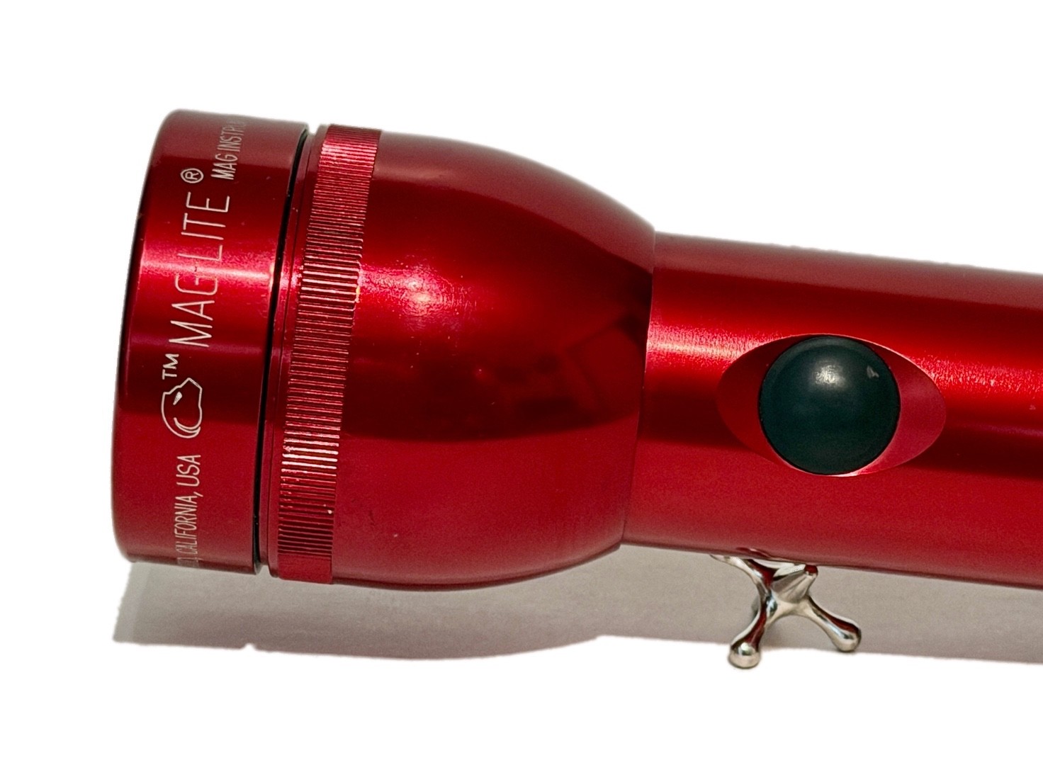 Mag-Lite Red Anodized Aluminum Flashlight 2D Cell Incandescent Made in USA
