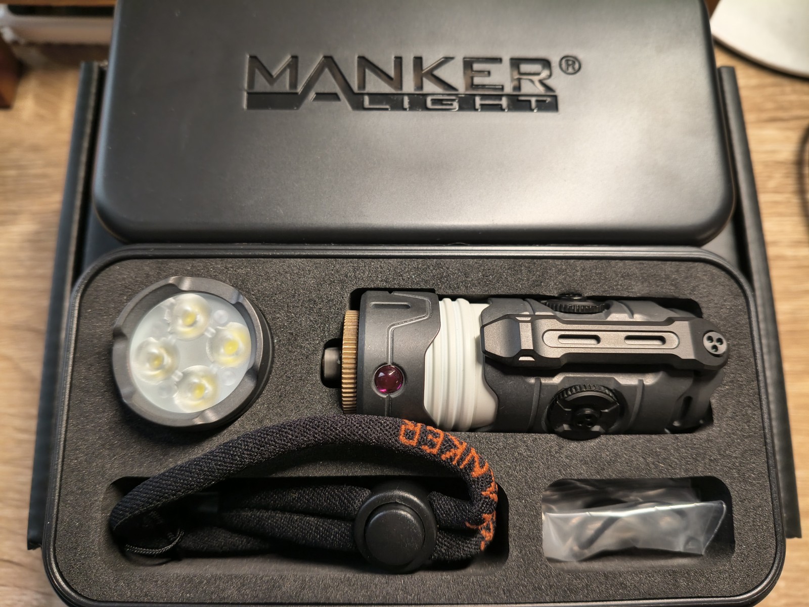 Manker Timeback III 3 Limited edition Flashlight 2500LM Zirconium+White Titanium