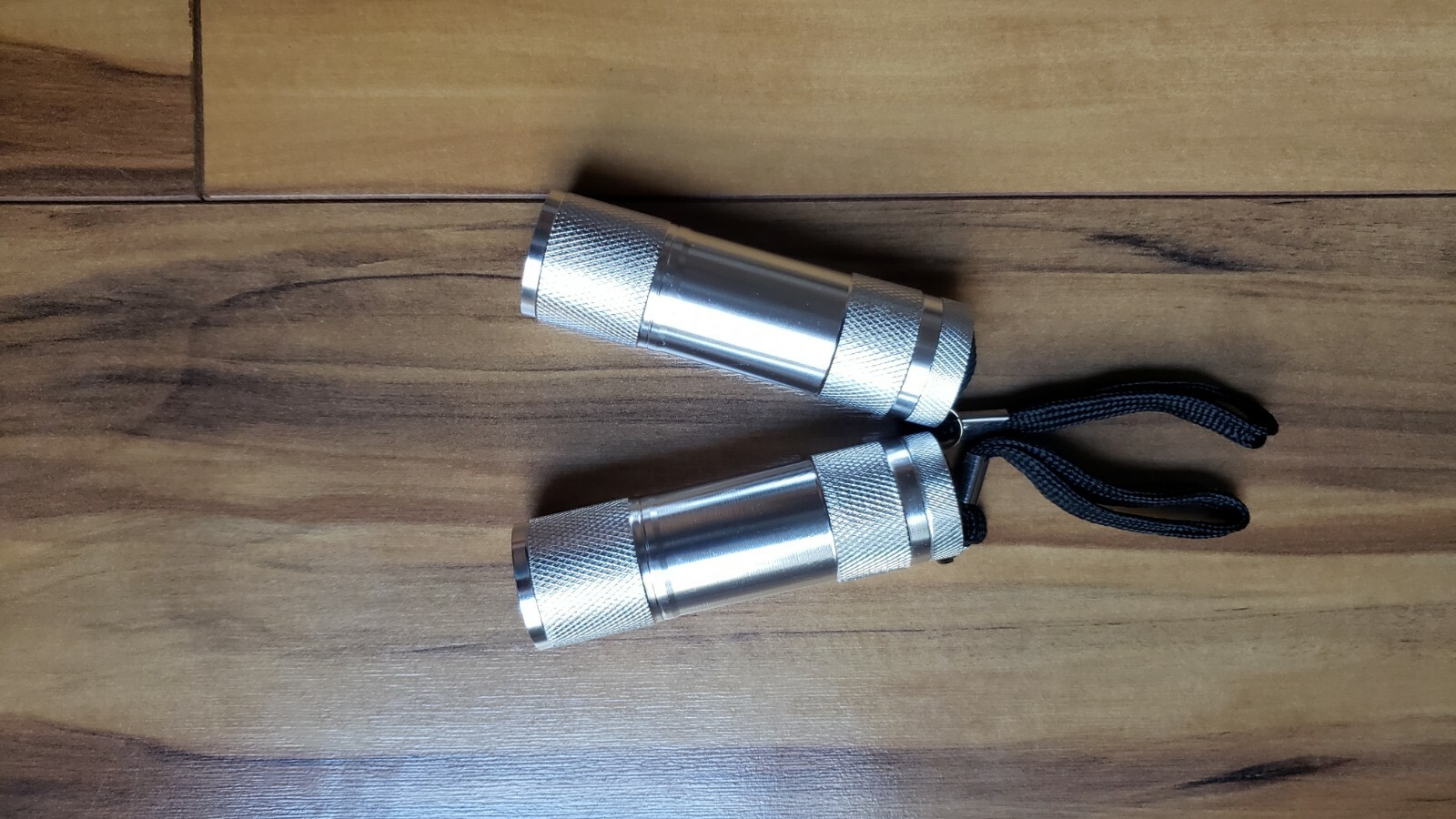 BRAND NEW X2 6 BULB LED FLASHLIGHTS (batteries included) Great Gift