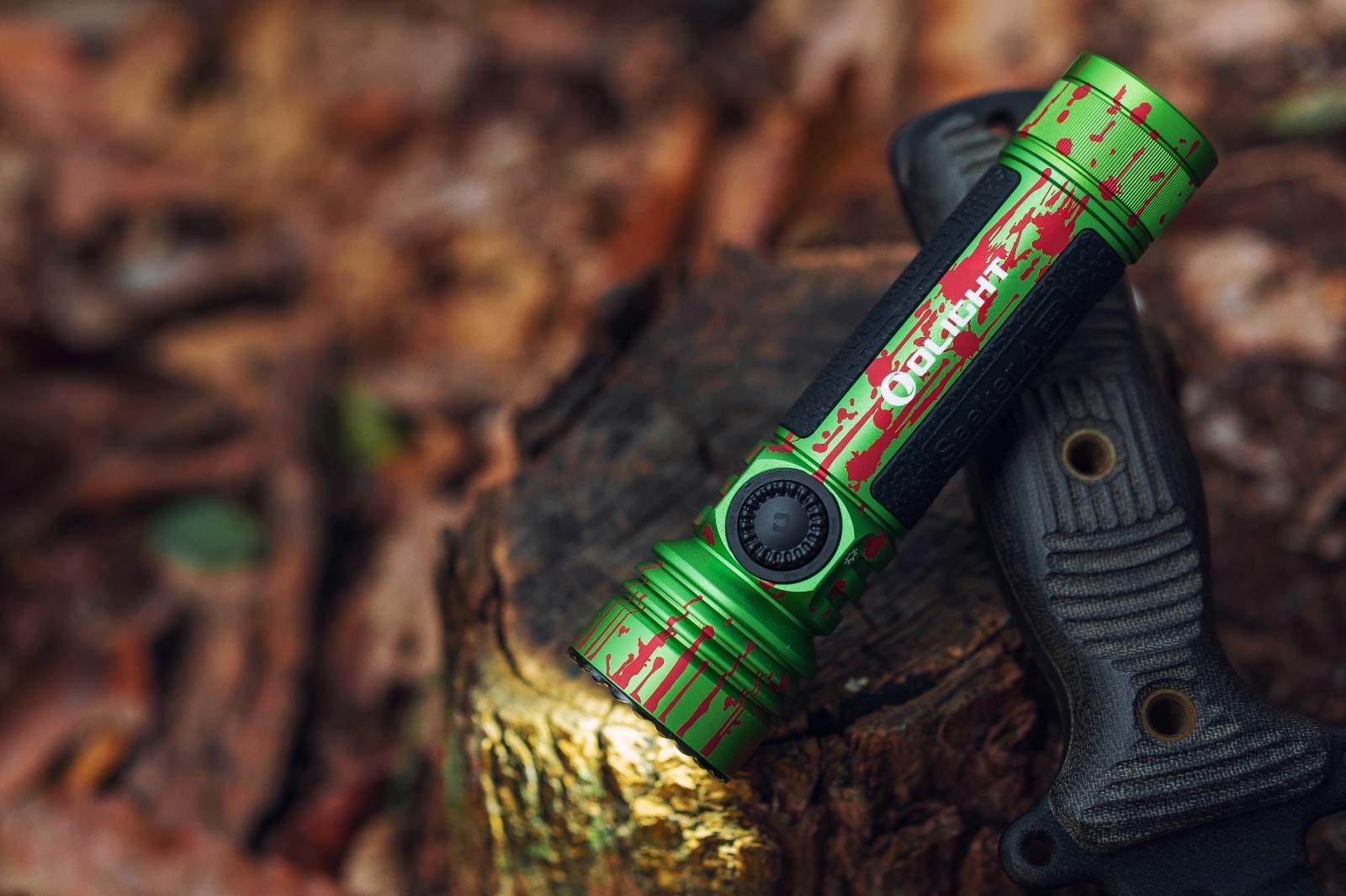 Olight Seeker 4 Pro Zombie Green Flashlight, Versatile Holster, 4600 Lumens, CW