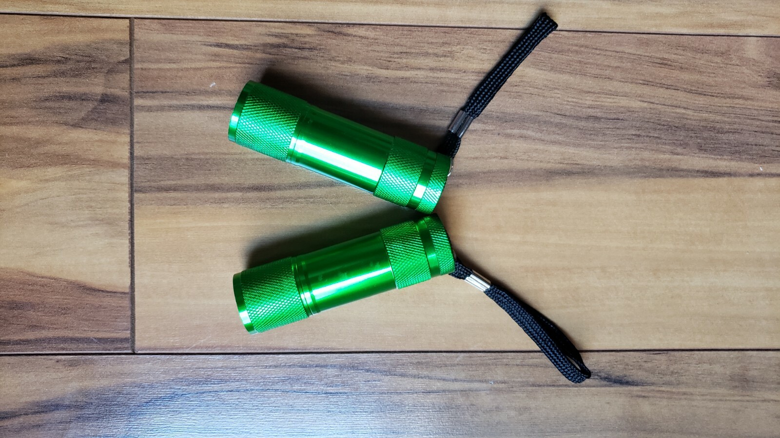 BRAND NEW X2 6 BULB LED FLASHLIGHTS (batteries included) Great Gift