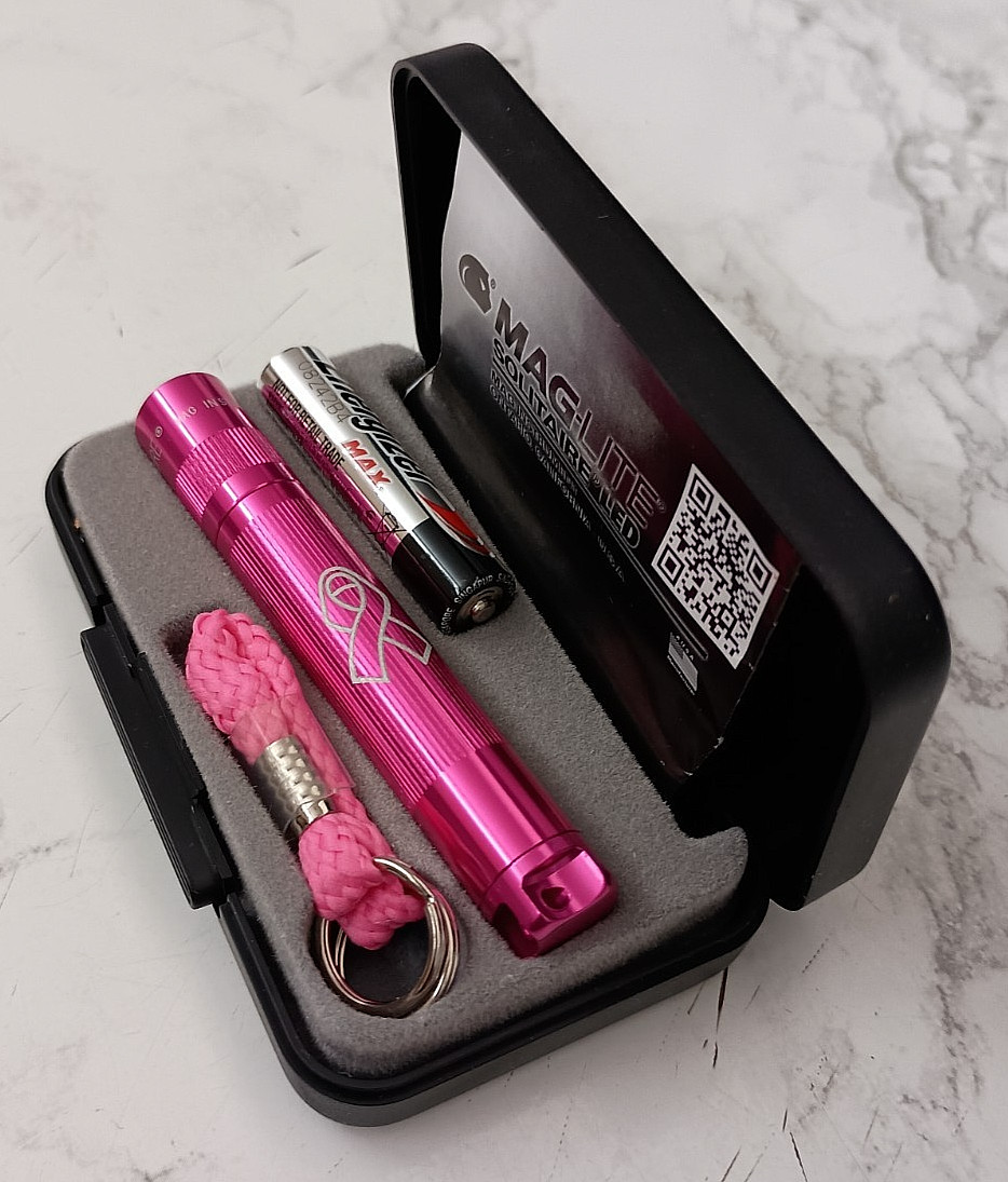 Maglite Flashlight LED Solitaire 1-Cell AAA Pink with Presentation Gift Box NBCF