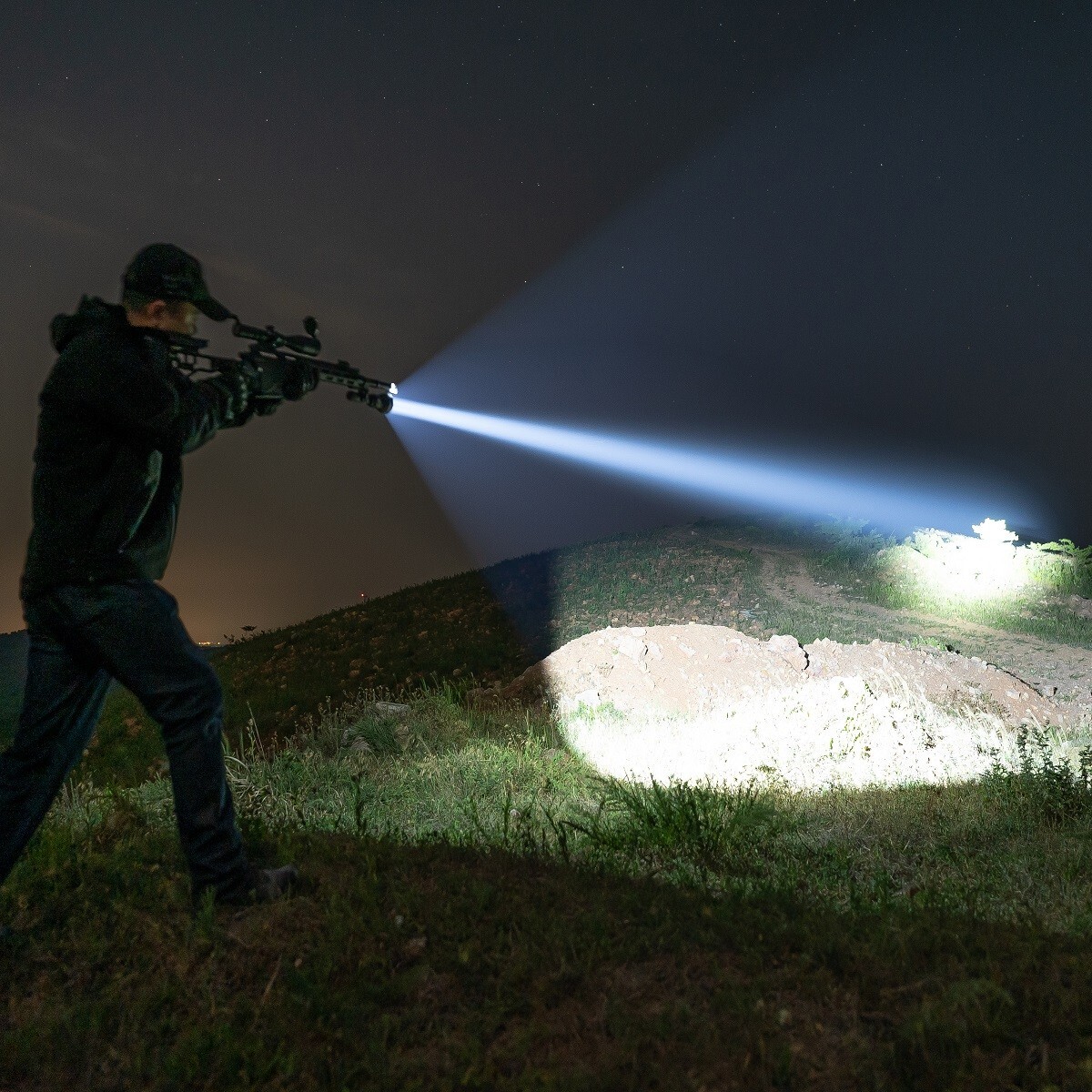 Weltool F11R Long Range Tactical Flashlight 2100 Lumens 1332 Meters Beam Type-C