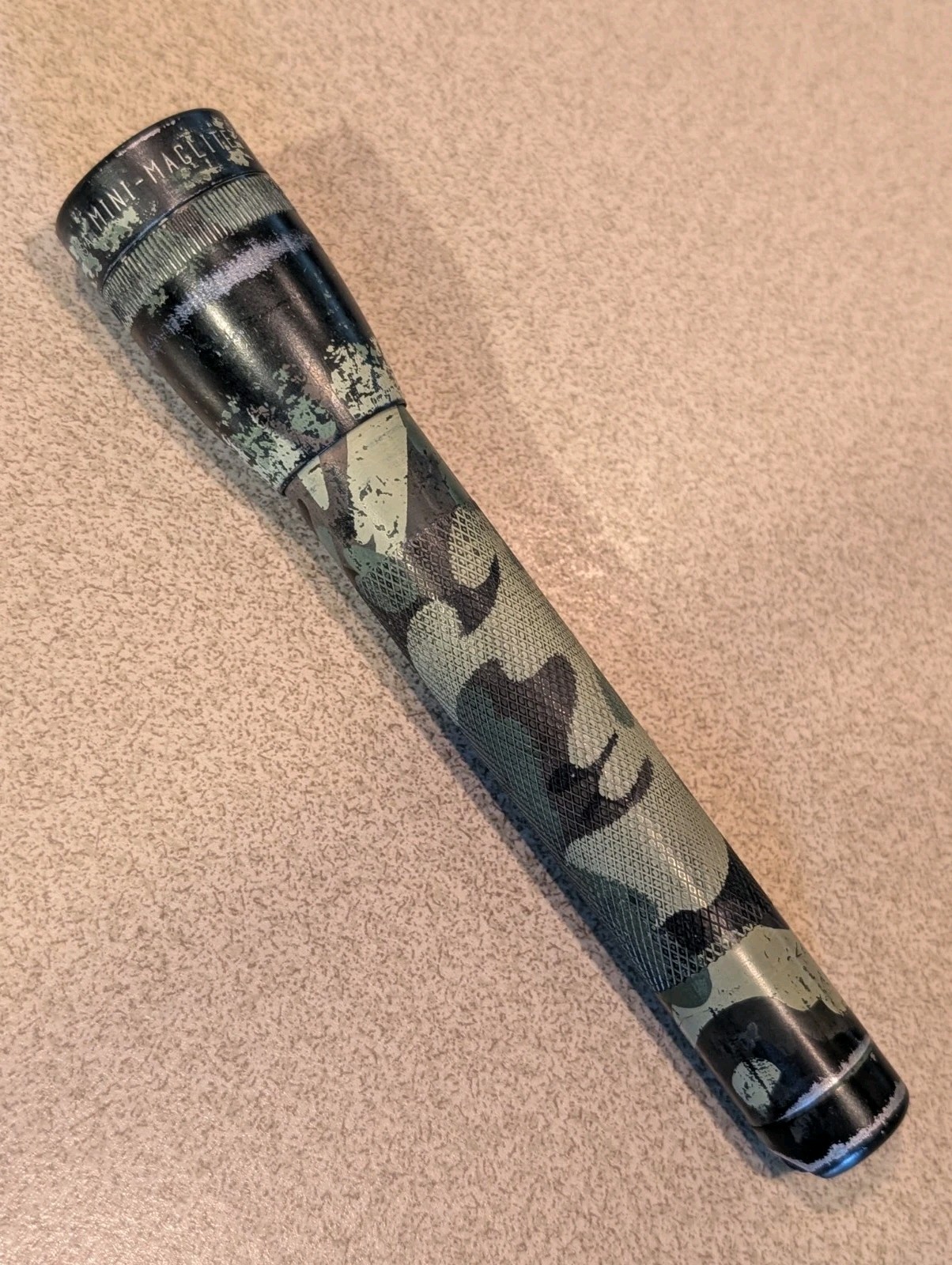 Mini Maglite – vintage – Camo Camouflage Metal Flashlight Small 6″