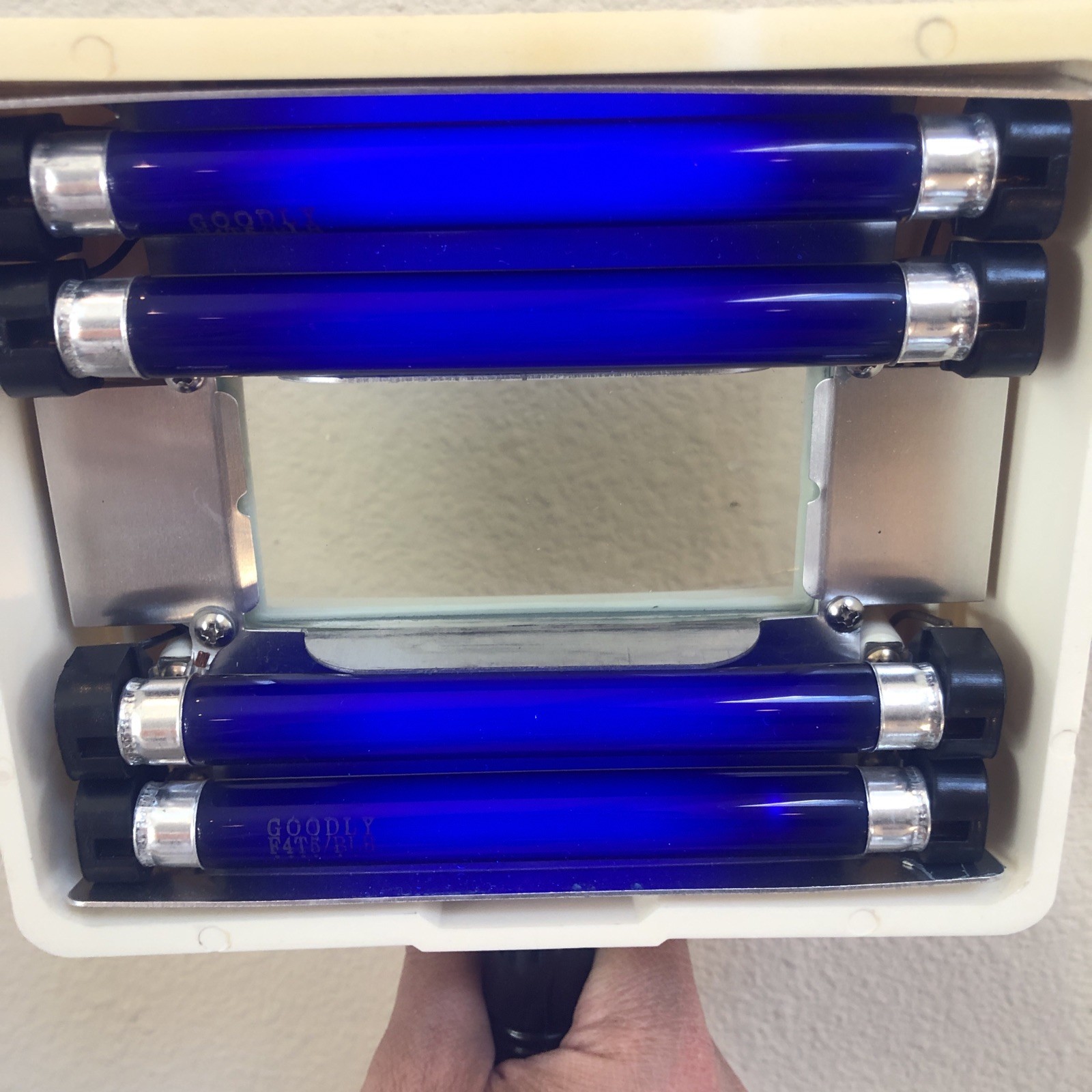 T221 UV light Wood’s Lamp w magnifying glass 4 Working Ultraviolet Bulbs Tested