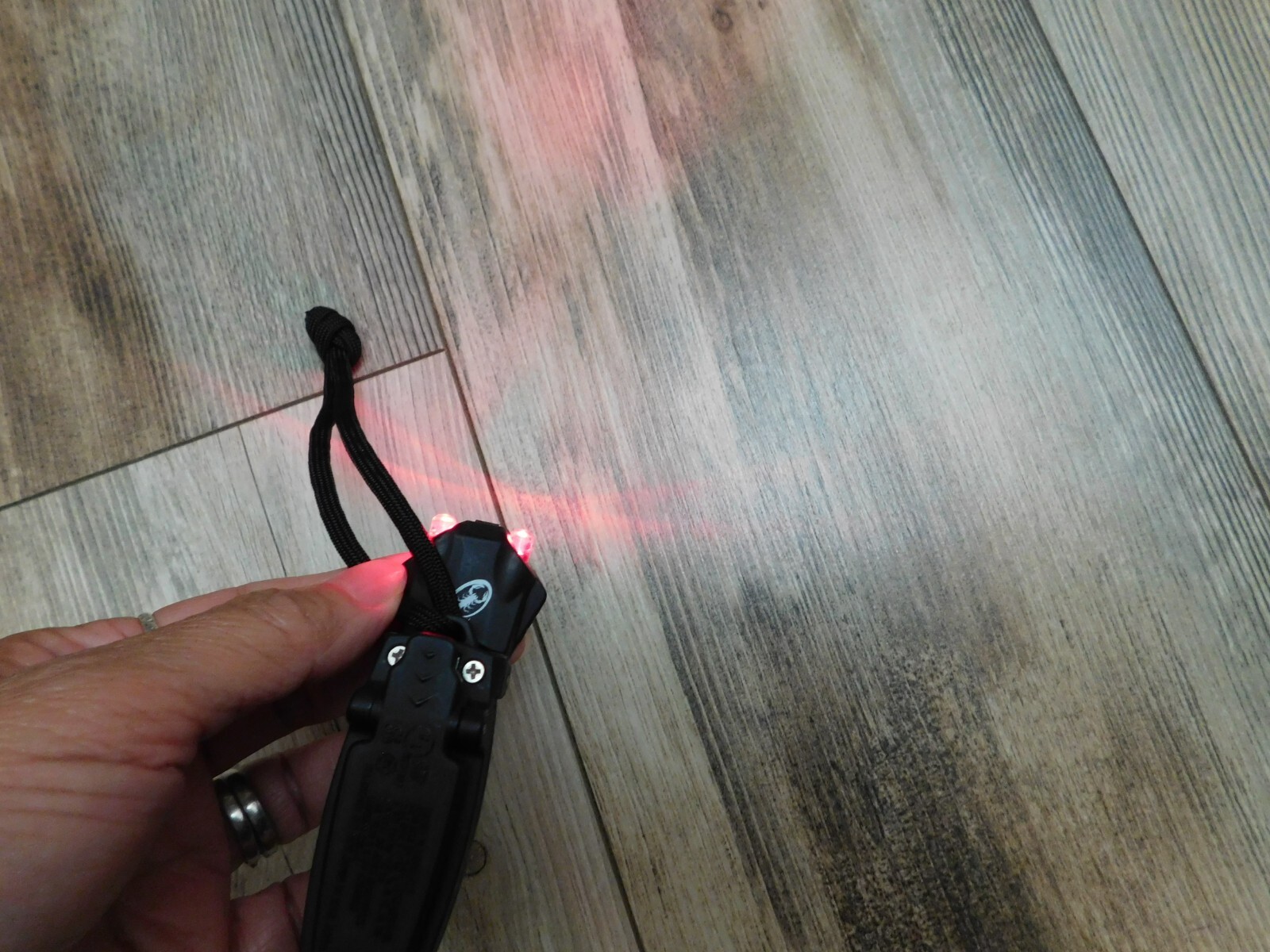 SCORPION LISTED FLASHLIGHT RED LIGHT FOR USE IN HAZ LOCATIONS