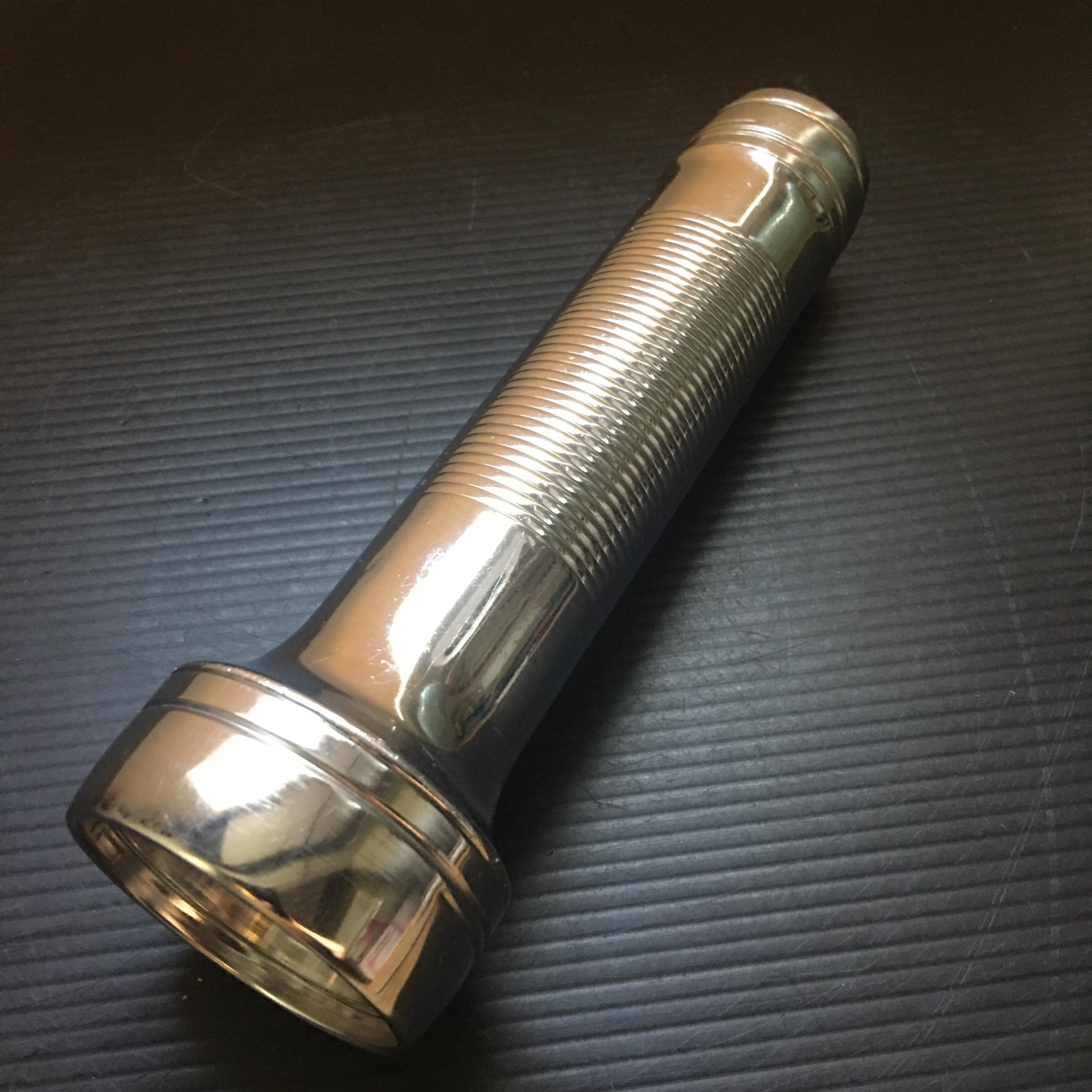 Vintage LEO Classic Chrome-Plated Metal Flashlight with Knurled Grip 7.25″L