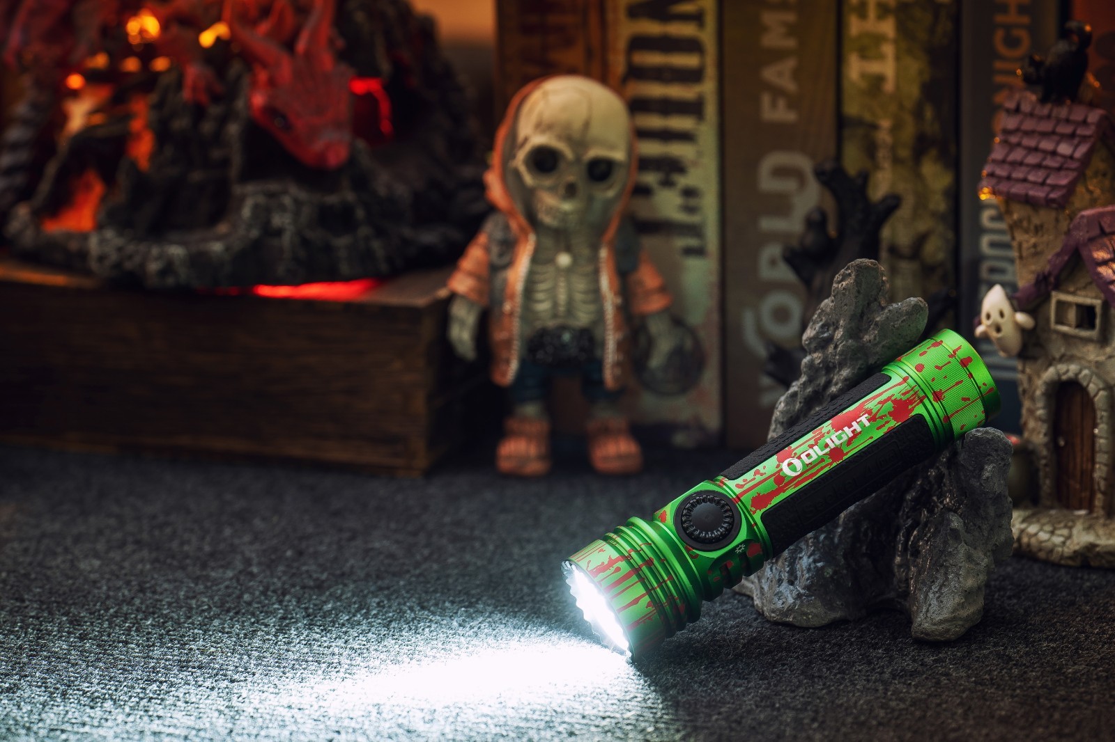 Olight Seeker 4 Pro Zombie Green Flashlight, Versatile Holster, 4600 Lumens, CW