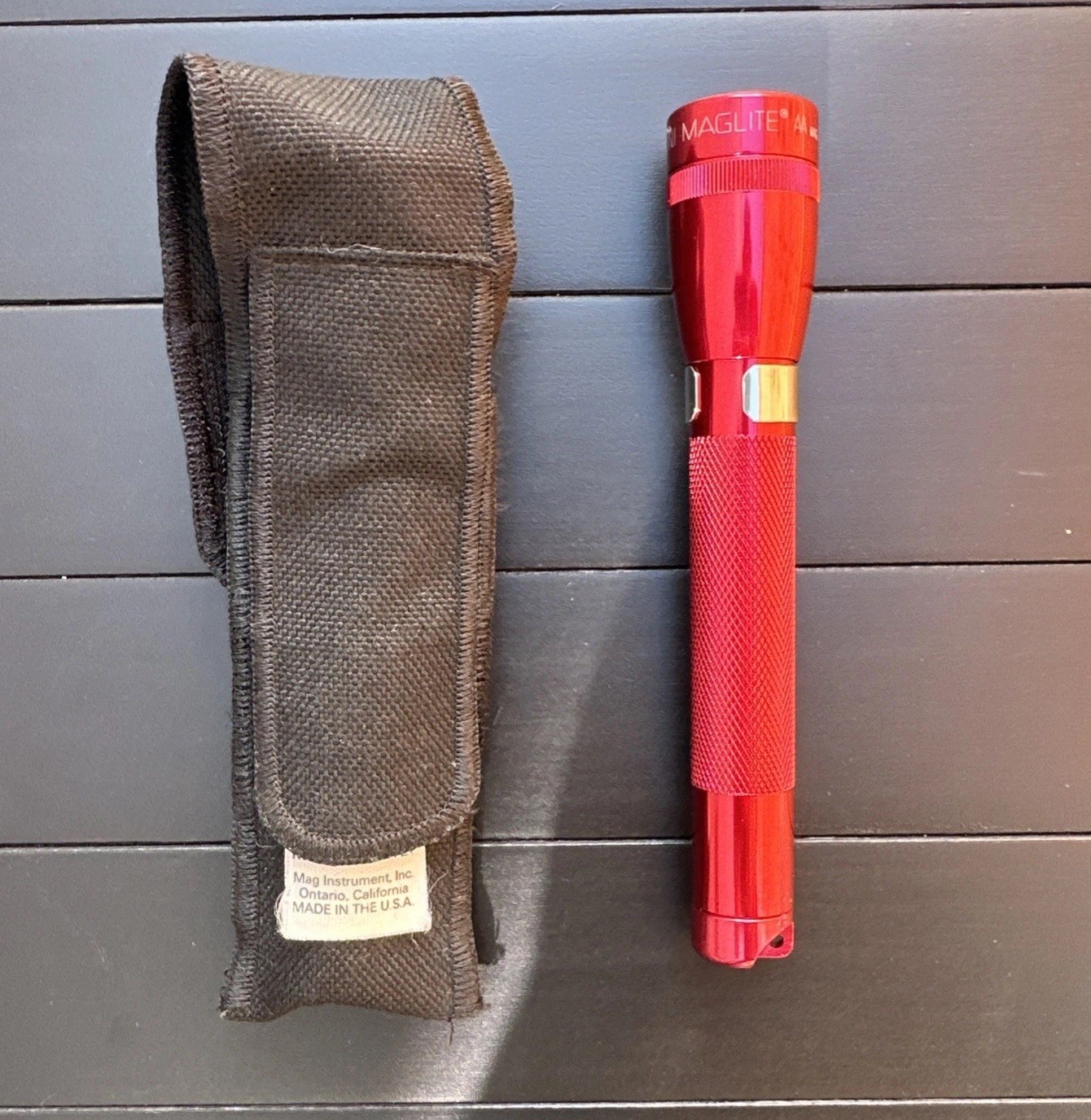 Mag-Lite Mini Bulb Pink/red Flashlight 2xAA Battery Included
