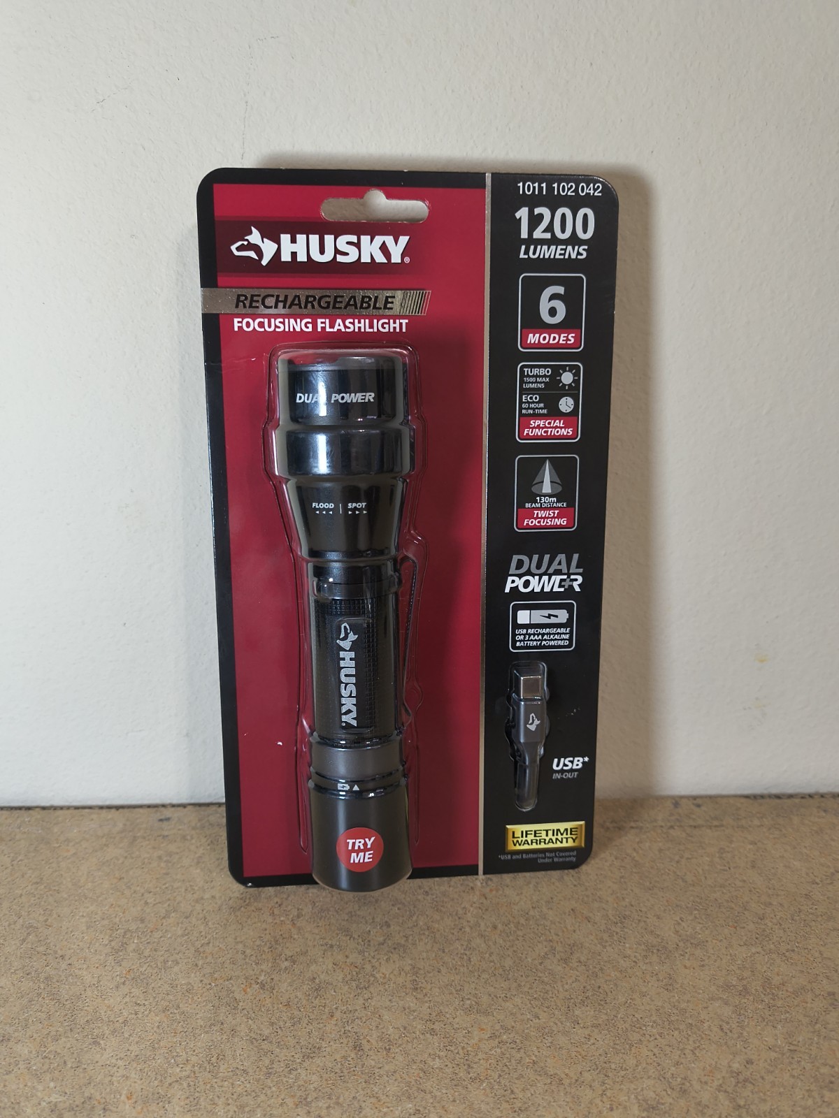 Husky 1200 Lumens Dual Power LED Rechargeable Focusing Flashlight Brand New