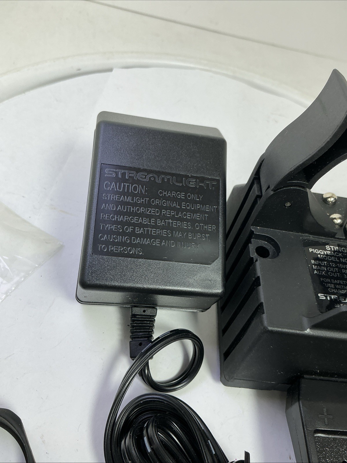 Stinger 75200 12v Streamlight Flashlight Charger (charger Only No Flashlight)