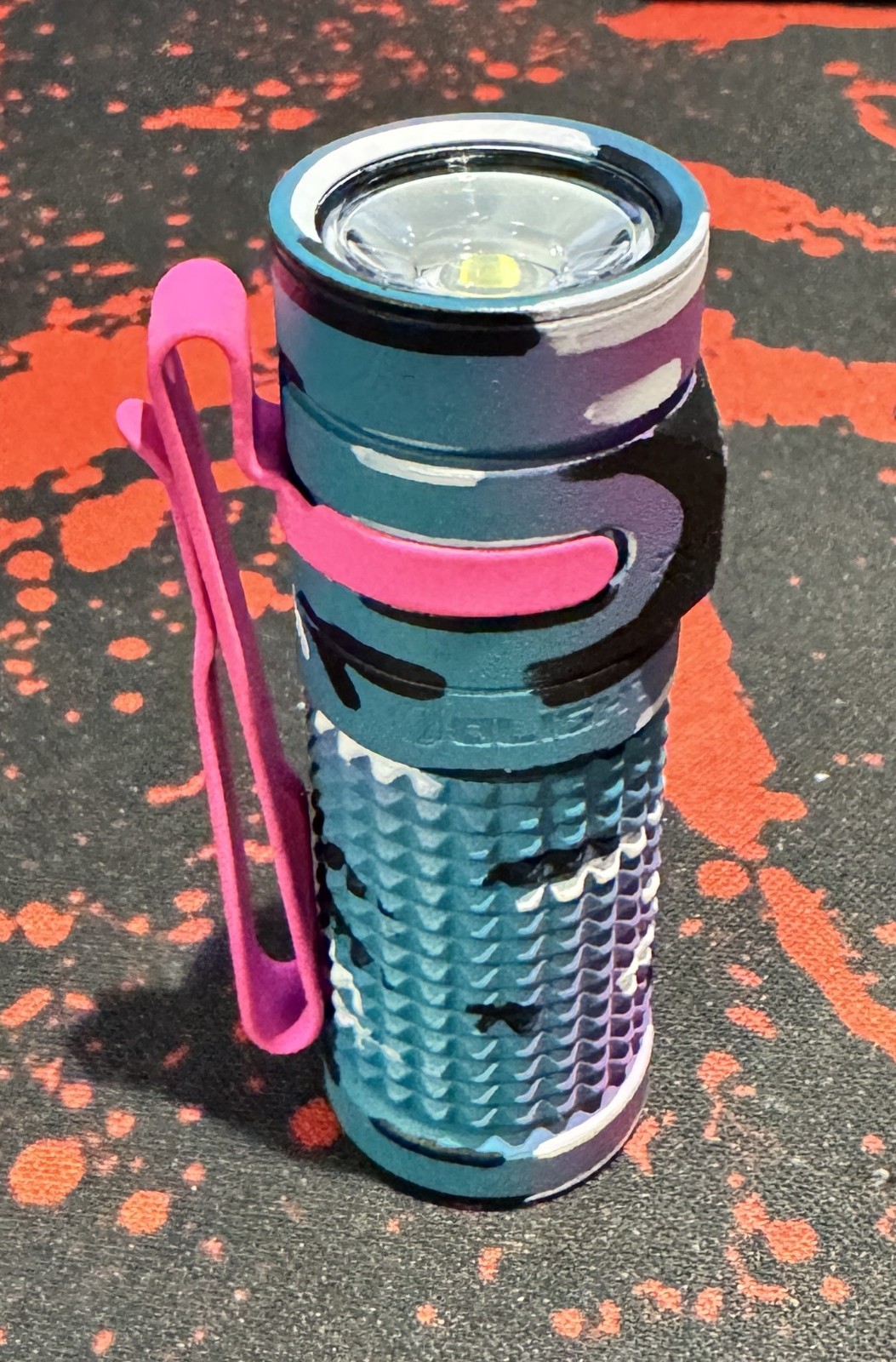 Olight Baton 4 – Going Gear Exclusive – Miami Vice – Pink Clip. Rechargeable