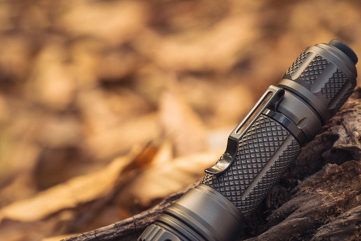 Weltool T19 2050 lumens 90CRI 5000K “The Rash” Tactical Flashlight 18650 Battery