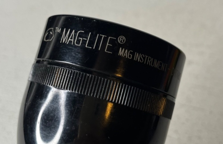 Vintage MAG-LITE Flashlight USA Black 10″ Extra Bulb Included GREAT