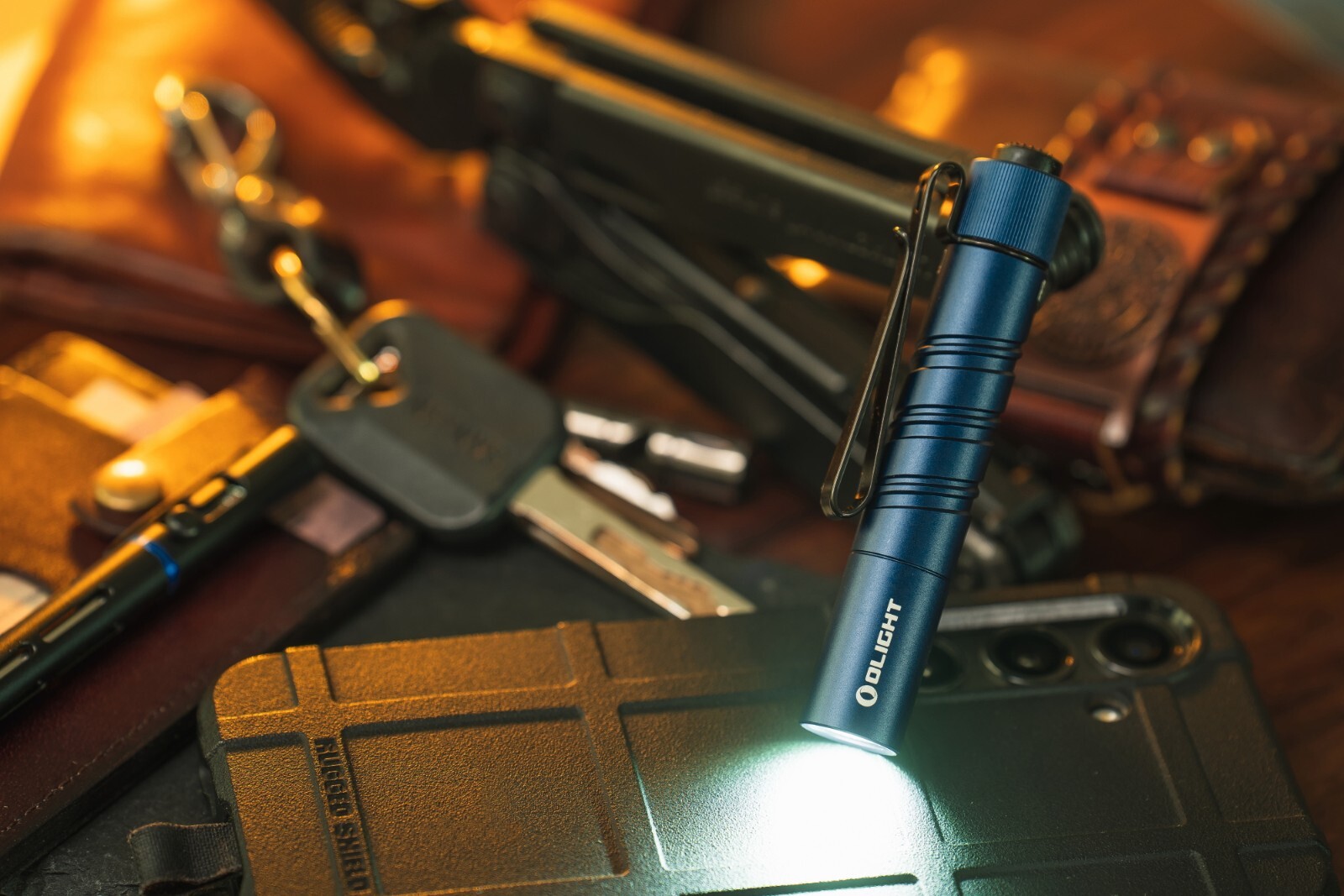 Olight I3T 2 EOS Midnight Blue Dual-Output EDC Flashlight, 200/300 Lumens