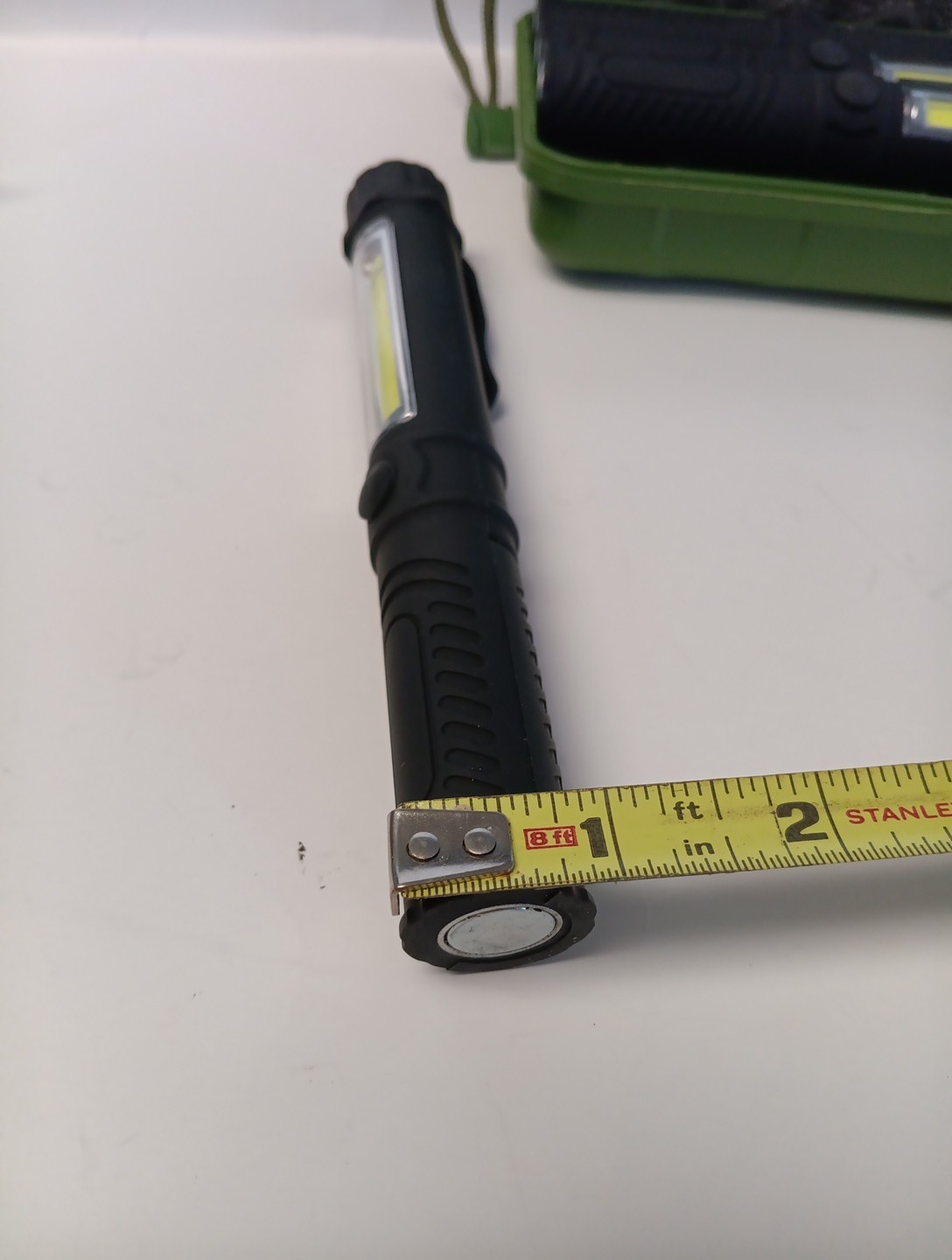 Brillante Torcia LED Flashlight With Case Sporting Goods Lights Hiking Camping