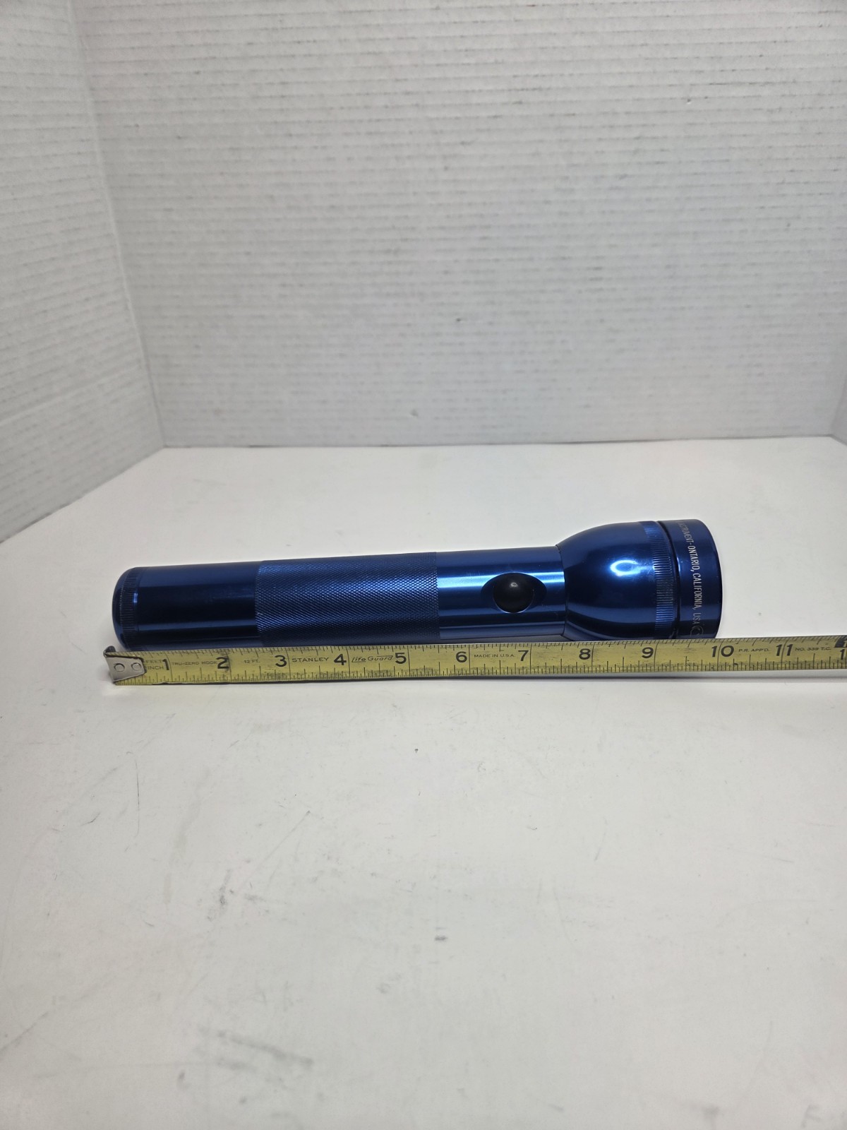 Mag-Lite Flashlight 10 Inch 2-D Metallic Blue Works