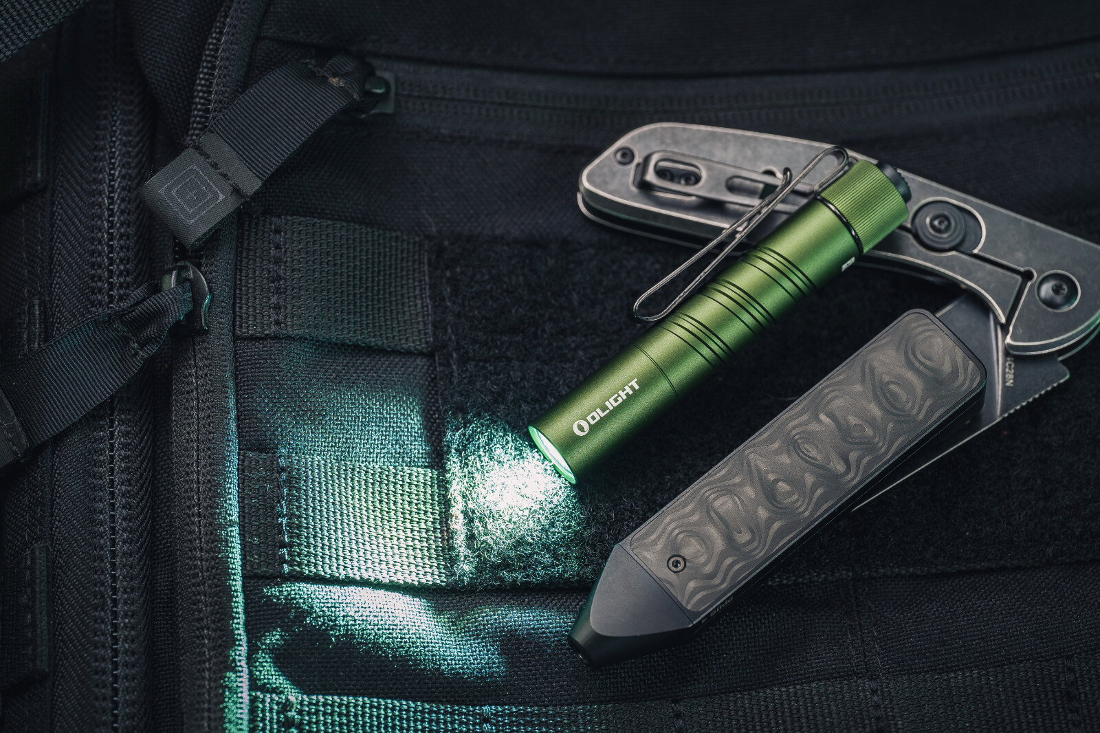 Olight I3T 2 EOS OD Green Dual-Output Tail Switch EDC Flashlight, 200/300 Lumens