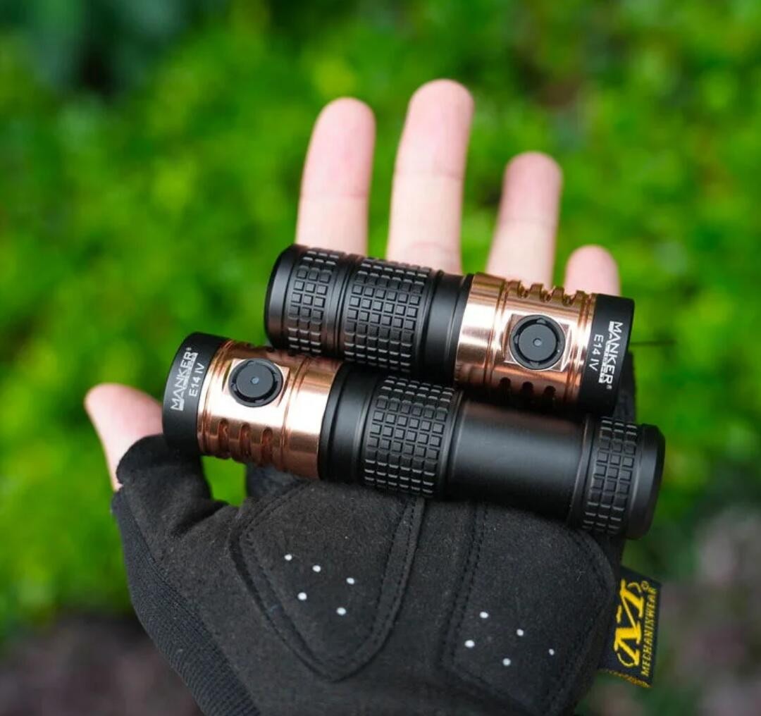 Mankerlight E14-IV EDC Flashlight 4000 Lumen w/ 4x LEDs Camping Torch