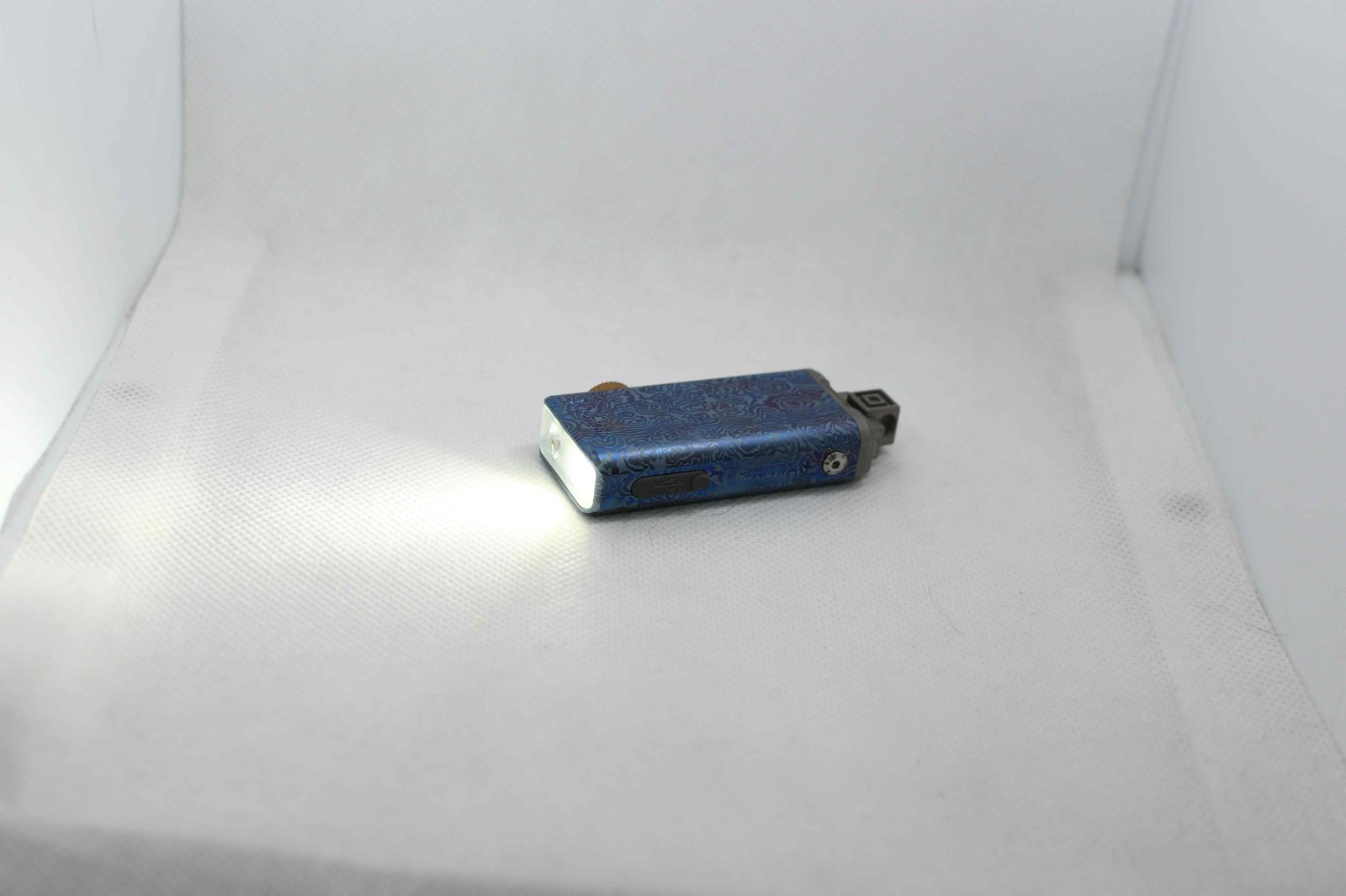 FENIX APEX 20 TI LIMITED EDITION FLASHLIGHT ( FLOW BLUE ) – 20TH ANNIVERSARY